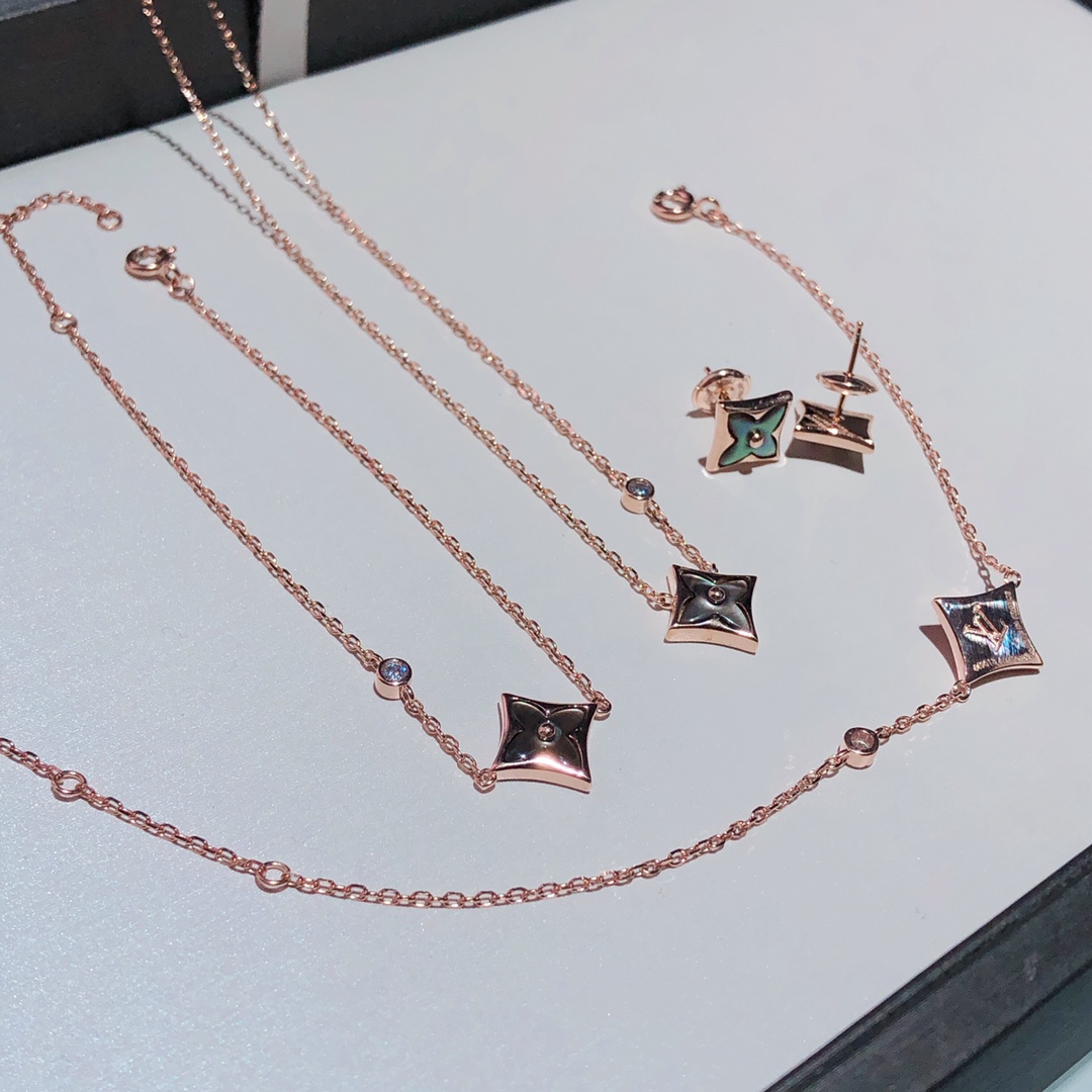 NO:102050,Today's new update: Lu Vuitton Grey Shell Necklace/Bracelet/Earing P95 Necklace Bracelet Earrings, Louis Vuitton Louis Vuitton Lv Earrings, louis vuitton, louis vuitton, louis vuitton, louis vuitton, necklace, bracelet19860909今日新更 路威登 灰贝项链/手链/耳钉 P95项链手链耳钉,Louis Vuitton 路易威登Lv耳钉,louis vuitton,louis vuitton,louis vuitton,necklace,bracelet,Jewelry