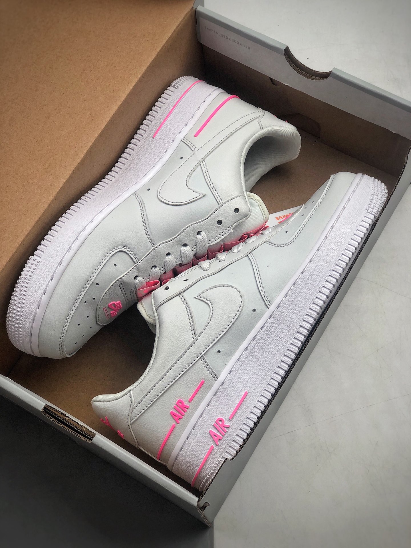 200 Nike Air Force 1 空军一号低帮运动休闲板鞋  货号：CJ4092-002