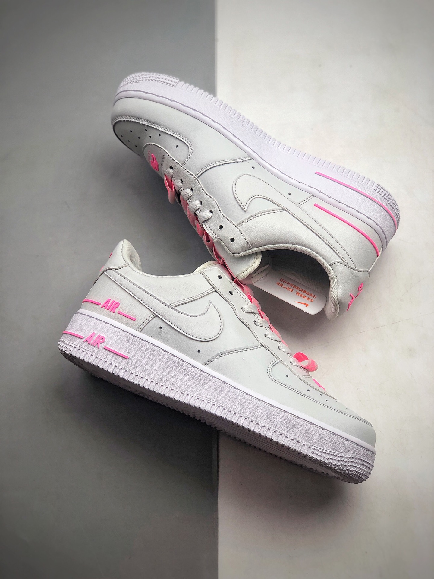 200 Nike Air Force 1 空军一号低帮运动休闲板鞋  货号：CJ4092-002
