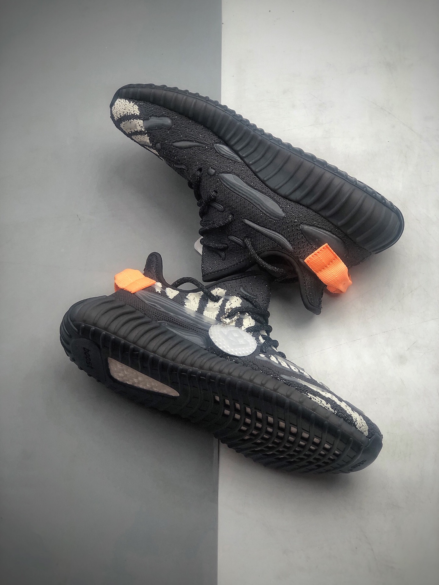 340  Adidas Yeezy Boost 350V3天使夜光黑白橘款式 夜光3M天使系列 货号：FC9213