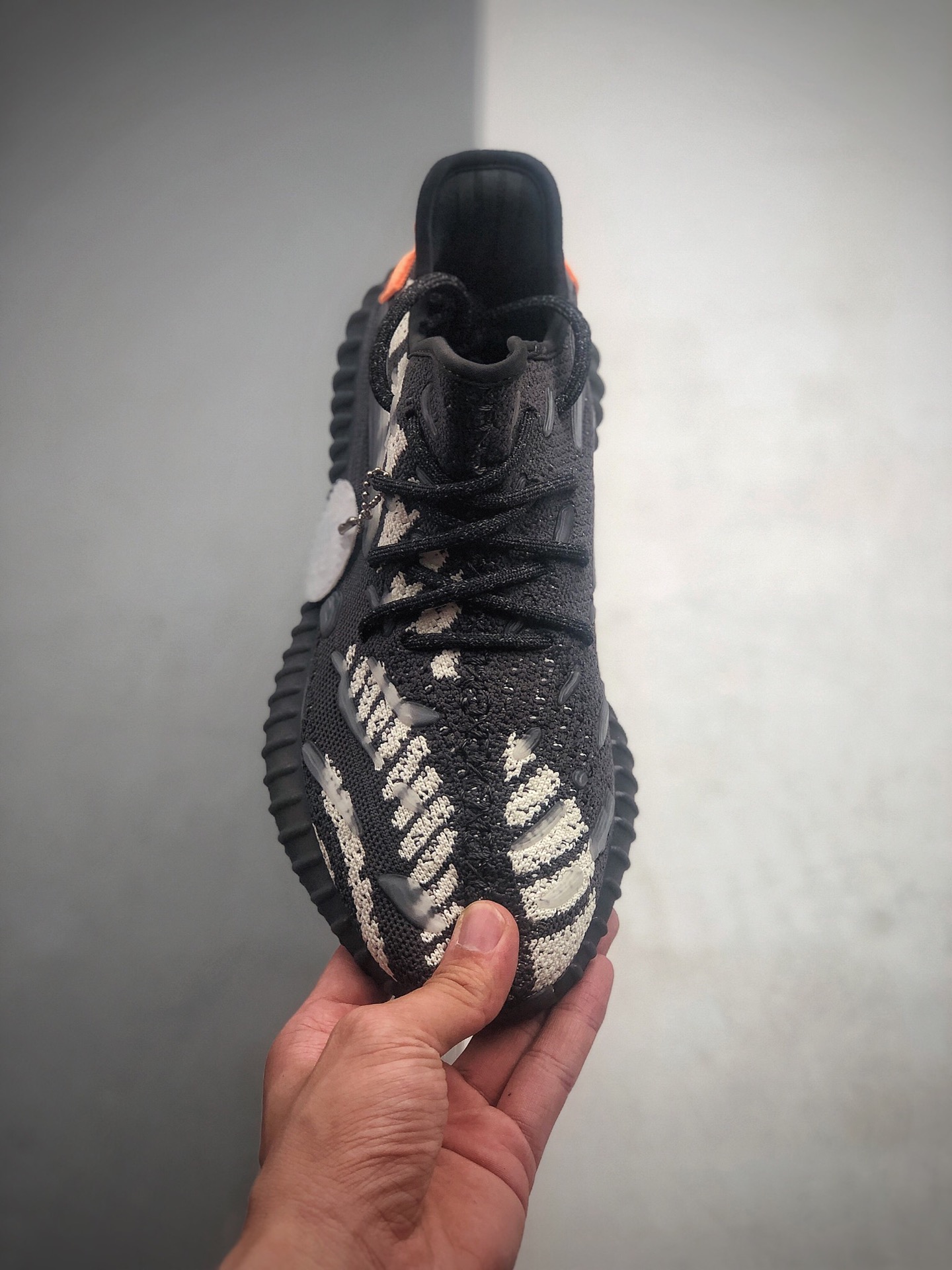 340  Adidas Yeezy Boost 350V3天使夜光黑白橘款式 夜光3M天使系列 货号：FC9213