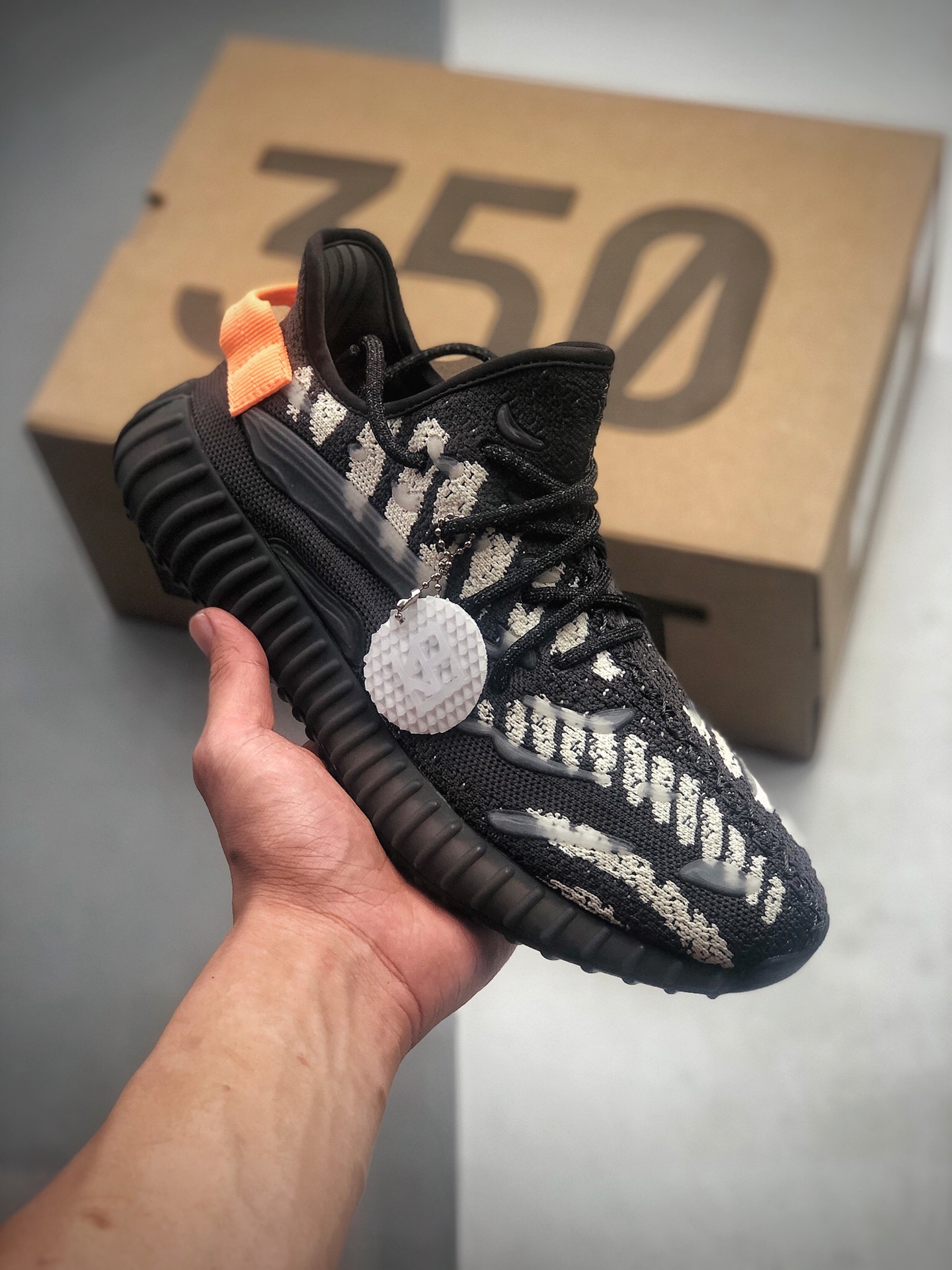 340  Adidas Yeezy Boost 350V3天使夜光黑白橘款式 夜光3M天使系列 货号：FC9213