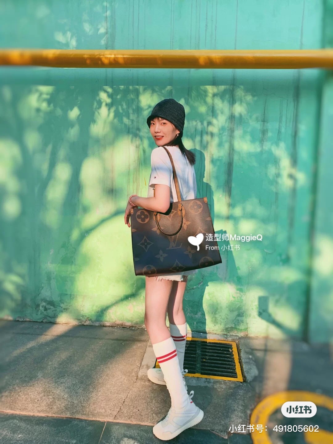 Onthego大号 很多人第一感觉觉得大
但是上身实在太帅气太好看啦！！