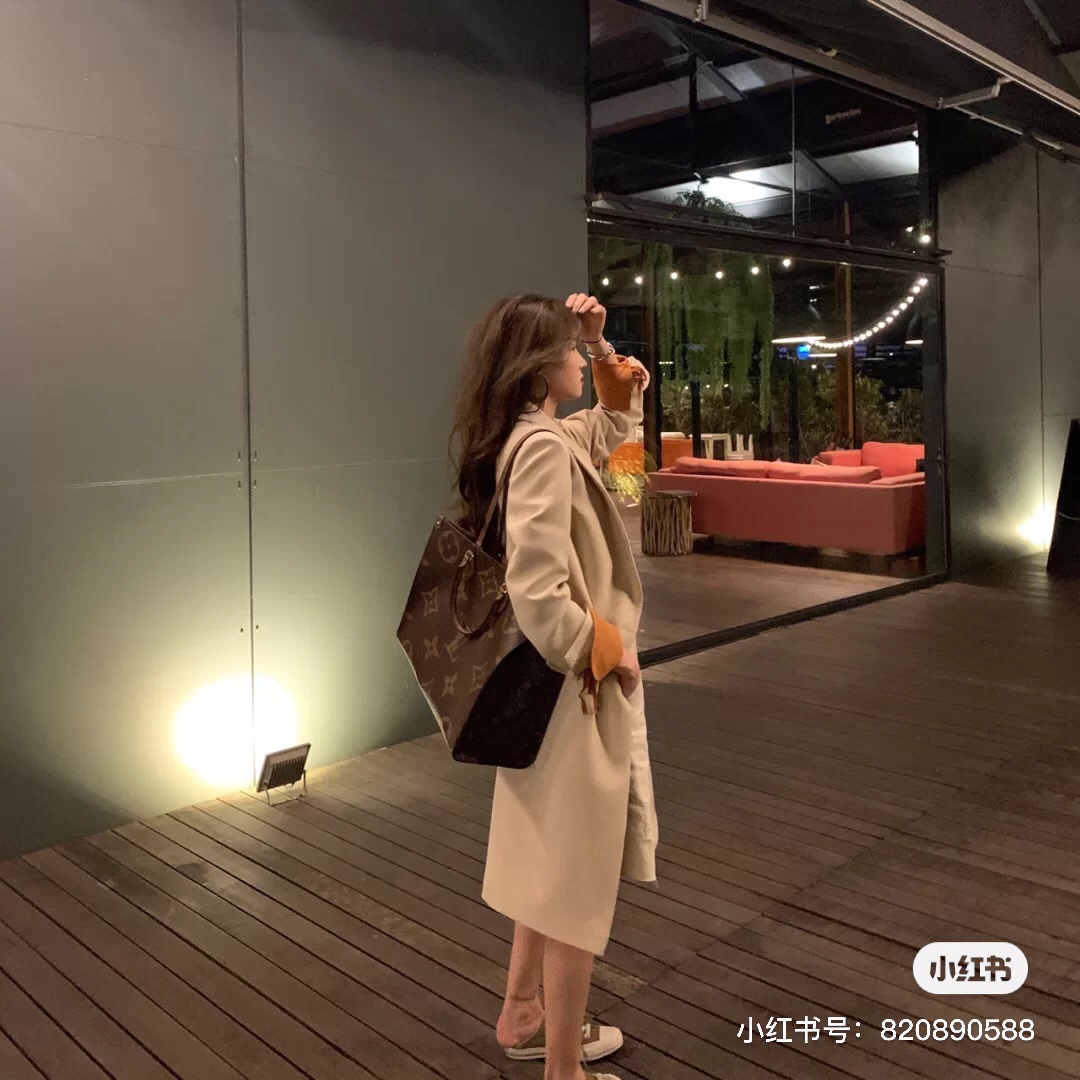 Onthego大号 很多人第一感觉觉得大
但是上身实在太帅气太好看啦！！