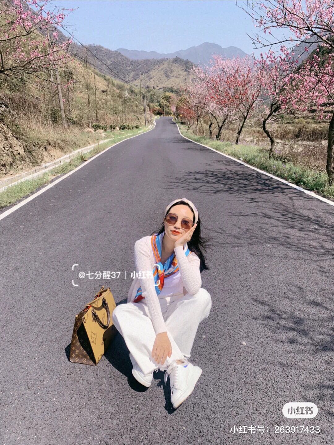 Onthego小号 完全不挑人的一个尺寸
无论是小个子 也照样妥妥的驾驭