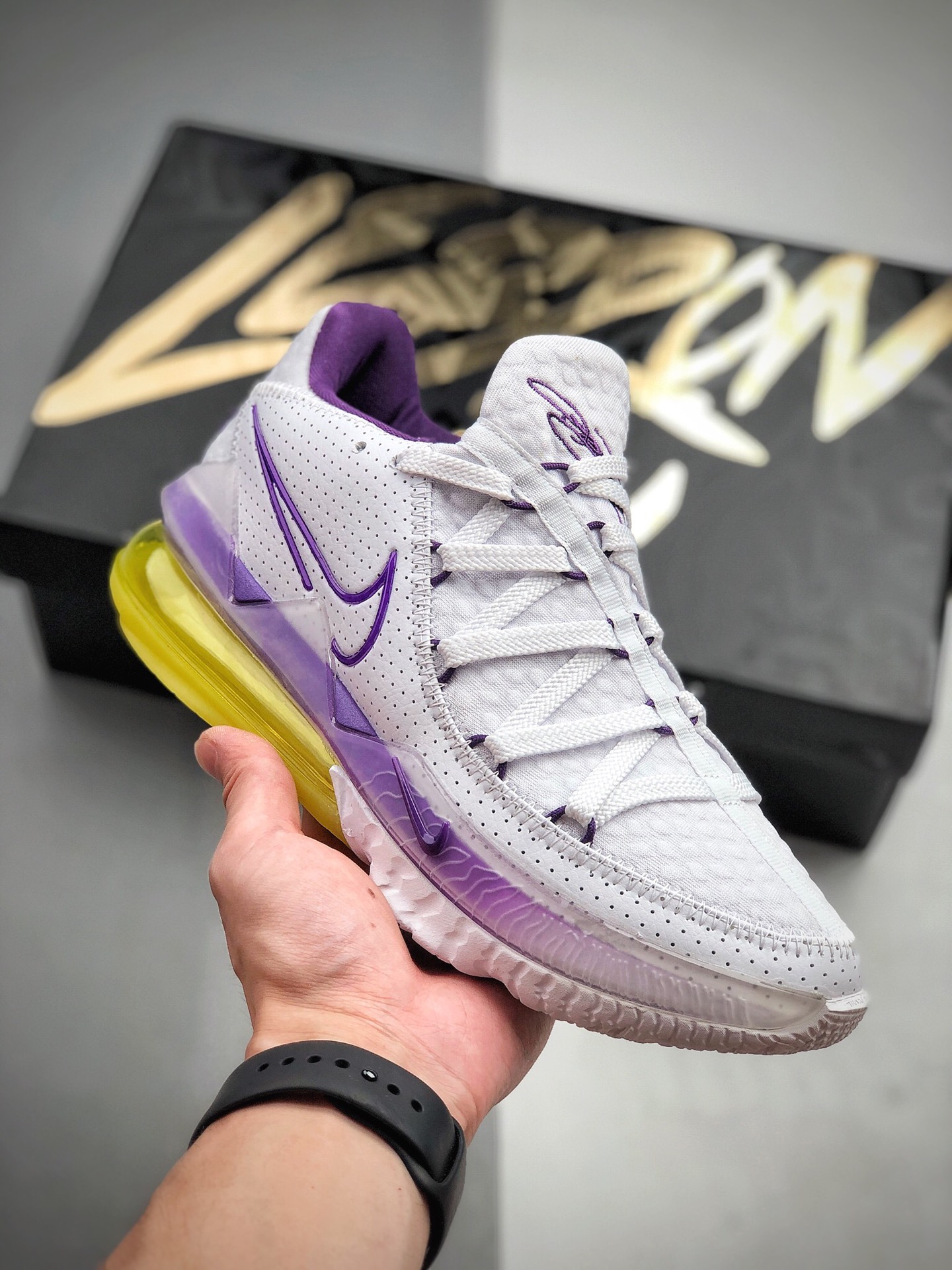 250 Nike LeBron 17 Low “Lakers Home” 白紫装扮 CD5007-102