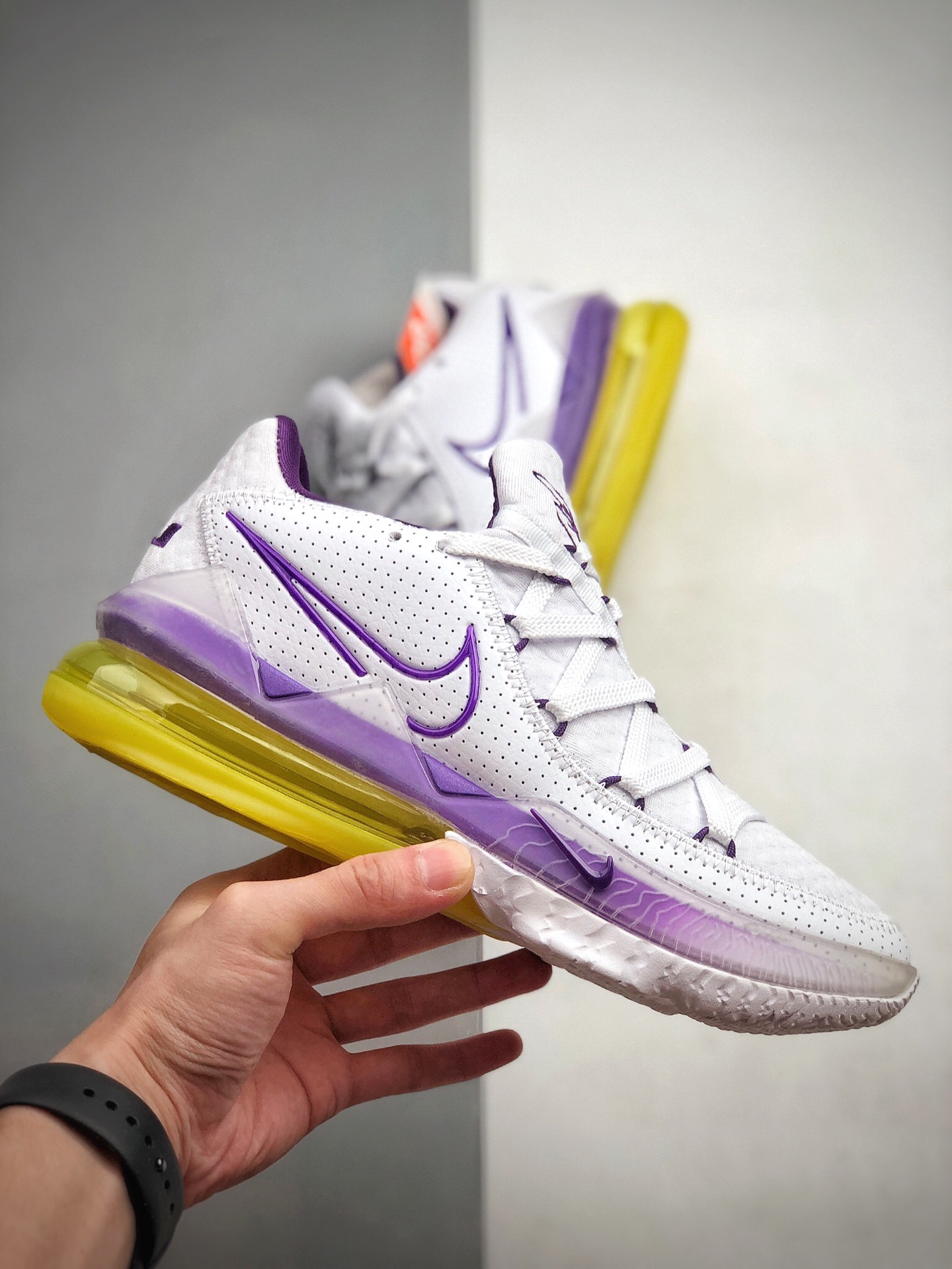 250 Nike LeBron 17 Low “Lakers Home” 白紫装扮 CD5007-102