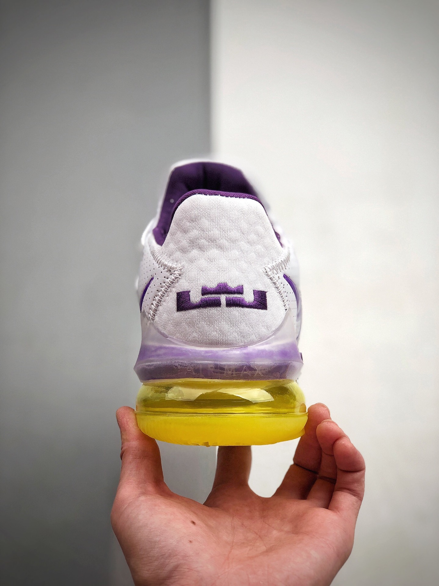 250 Nike LeBron 17 Low “Lakers Home” 白紫装扮 CD5007-102