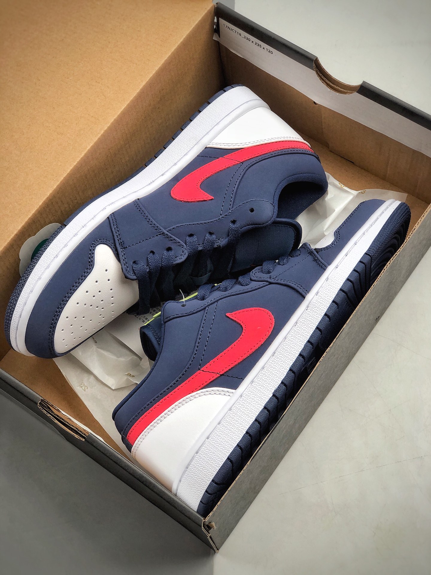 200 全新版本 Air Jordan 1 Low AJ1 乔1头层低帮文化休闲运动板鞋 货号：CZ8454-400