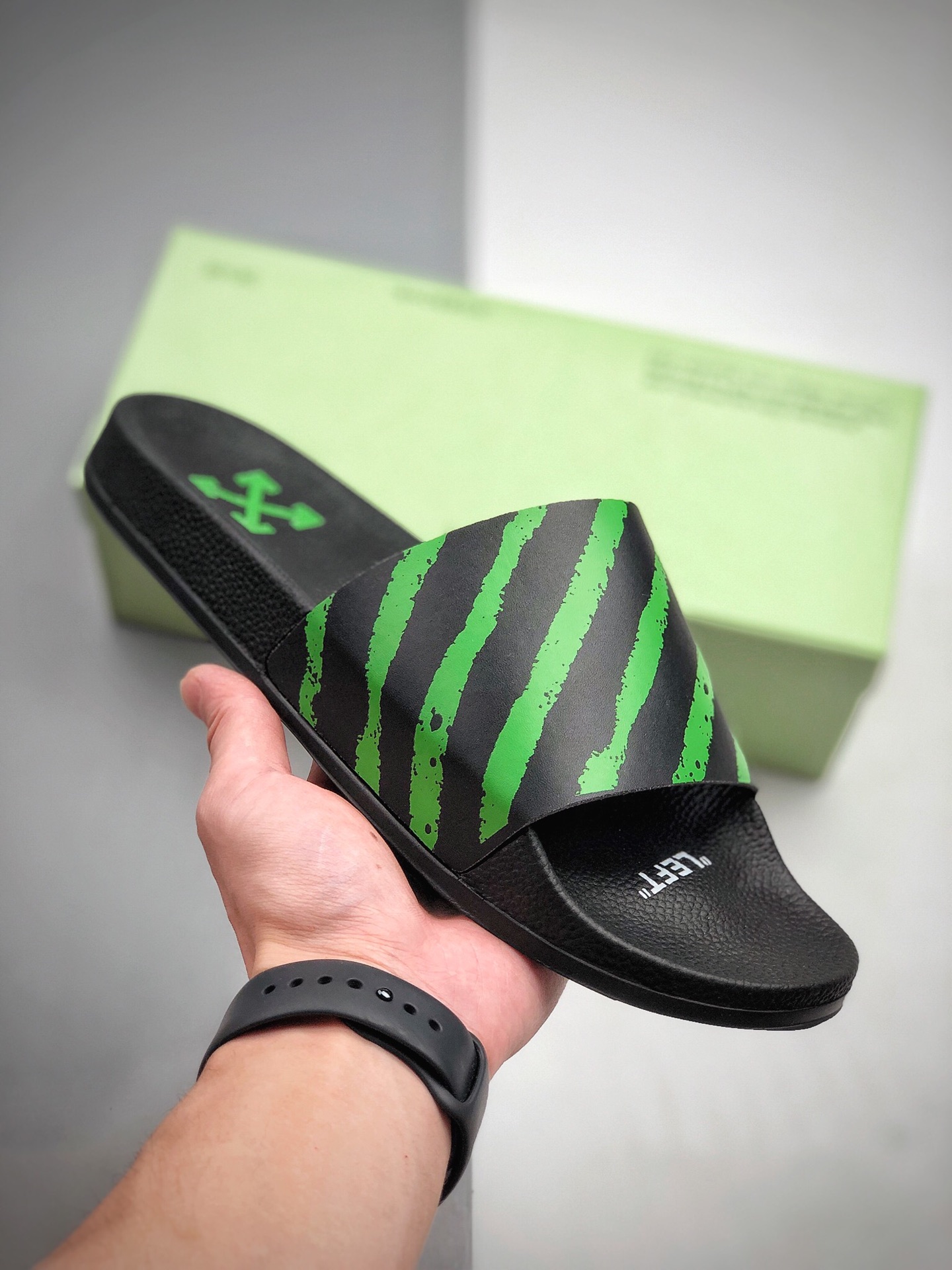 100  Off-White  男女款橙色 绿色箭头斑马条纹沙滩时尚拖鞋NAP/NET-A-PORTER