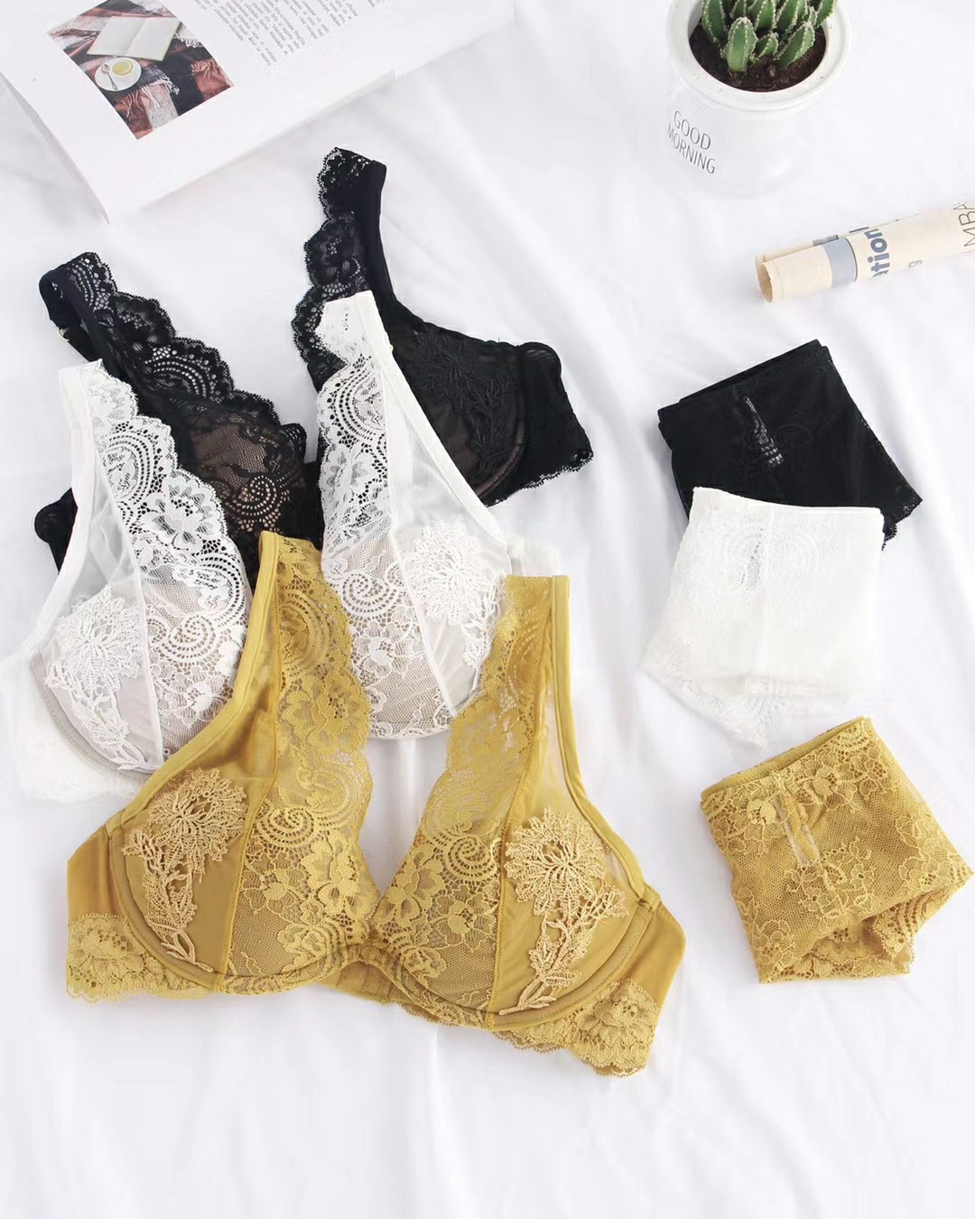 Ensemble de lingerie en dentelle florale pour femme - Confort et Élégance