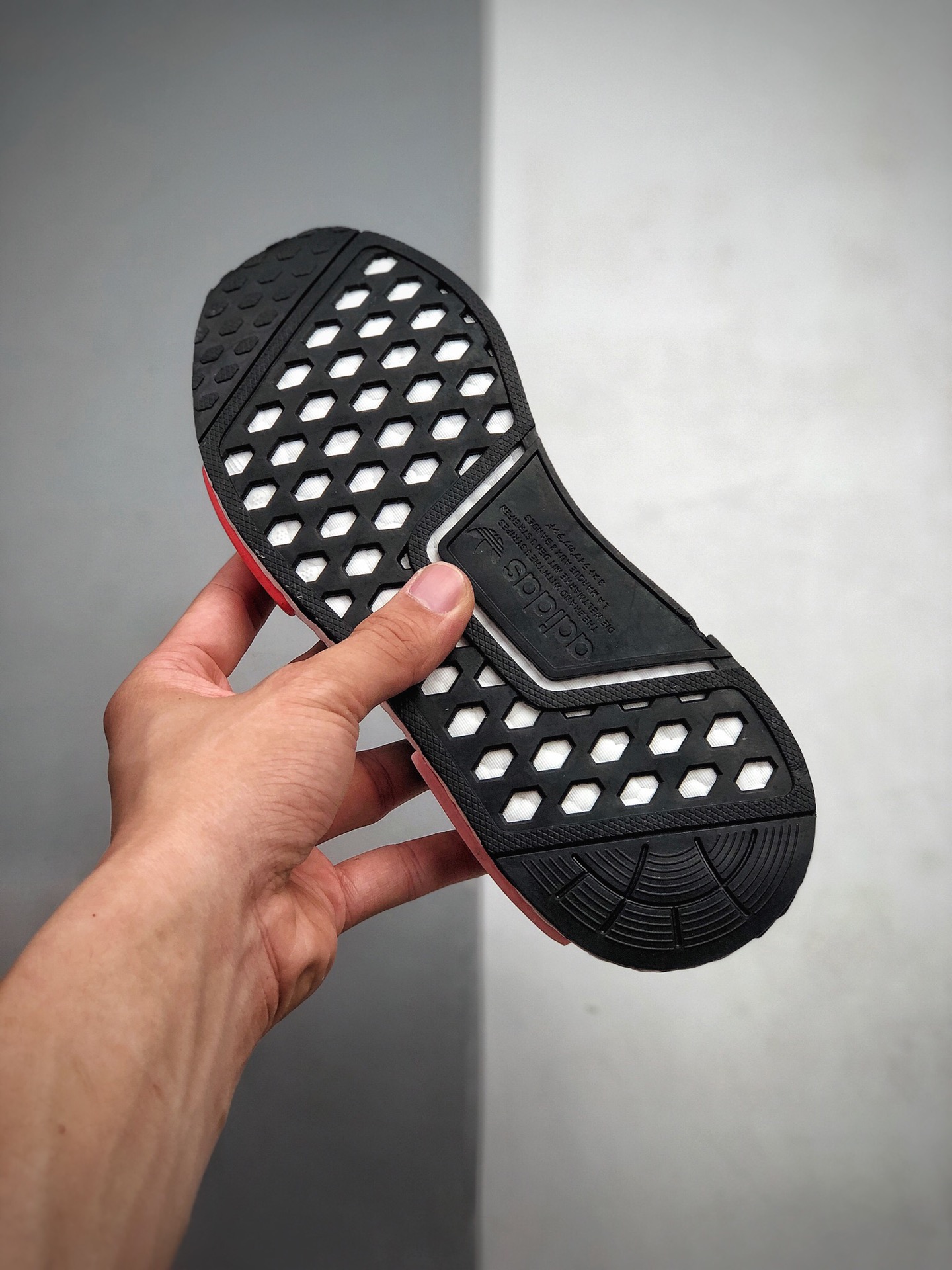 180 Adidas Boost NMD  R1 系列 弹力针鞋织面 原高装弹BOOST颗大粒底EH0206
