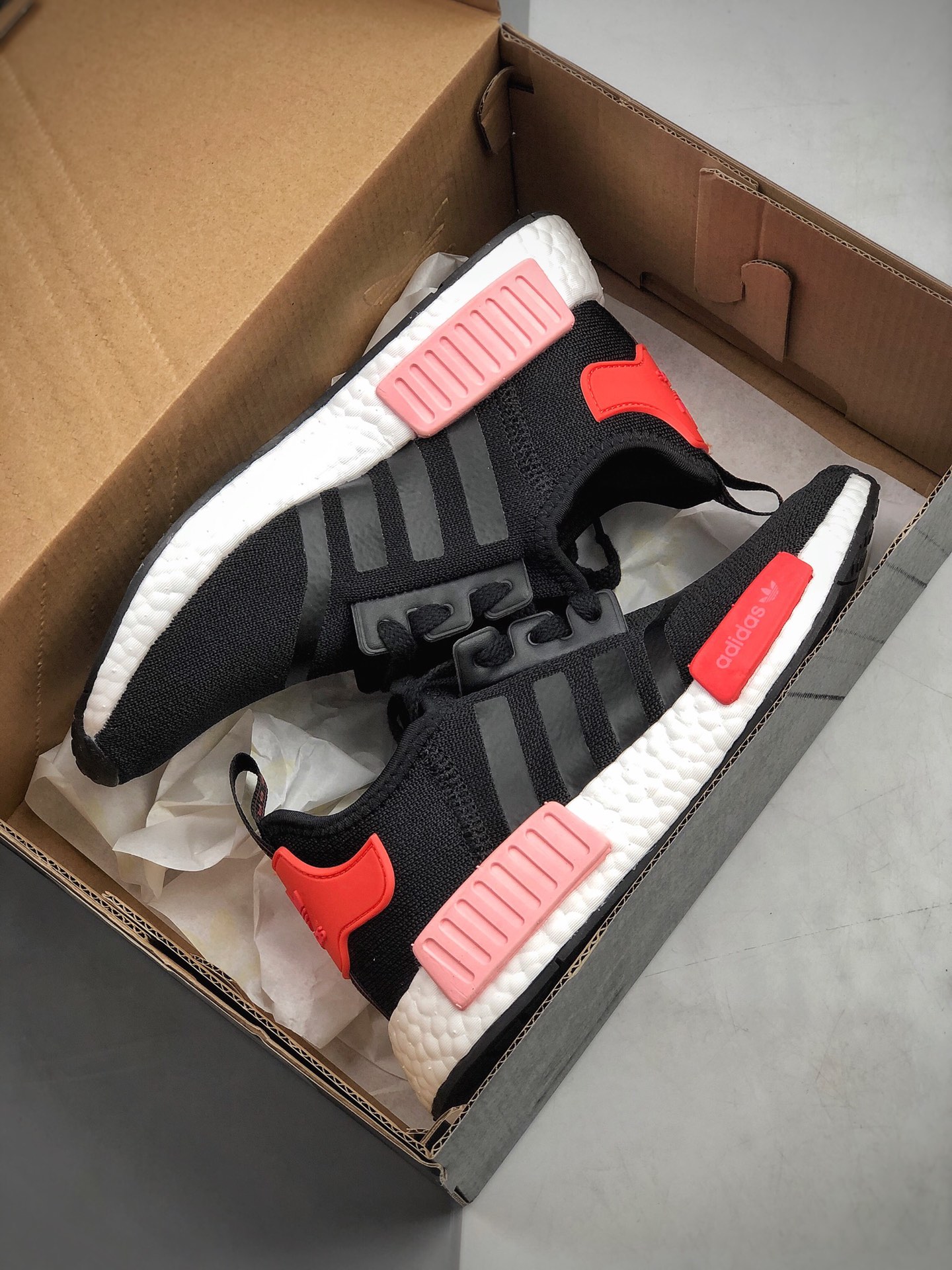 180 Adidas Boost NMD  R1 系列 弹力针鞋织面 原高装弹BOOST颗大粒底EH0206