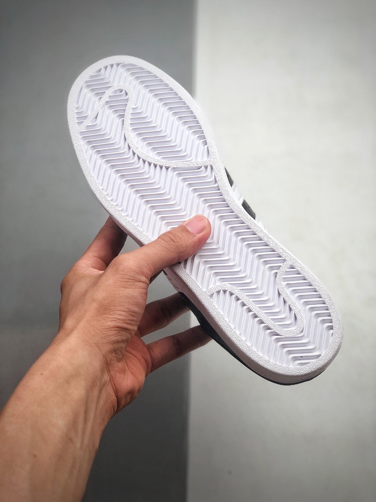 160 阿迪达斯Adidas AD Originals SUPERSTAR W 贝壳头半拖 一脚蹬 懒人鞋  经典百搭休闲运动一脚蹬小白板鞋 FX0528