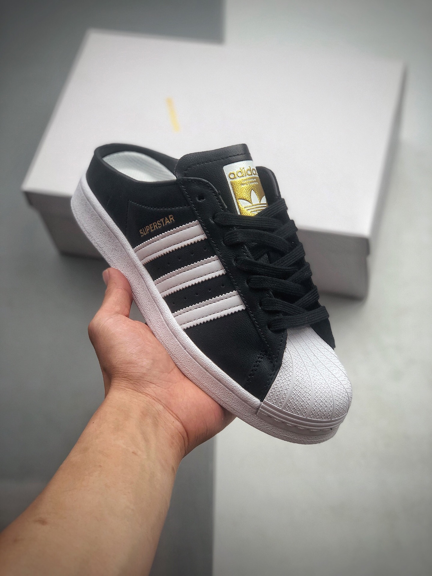 160 阿迪达斯Adidas AD Originals SUPERSTAR W 贝壳头半拖 一脚蹬 懒人鞋  经典百搭休闲运动一脚蹬小白板鞋 FX0528
