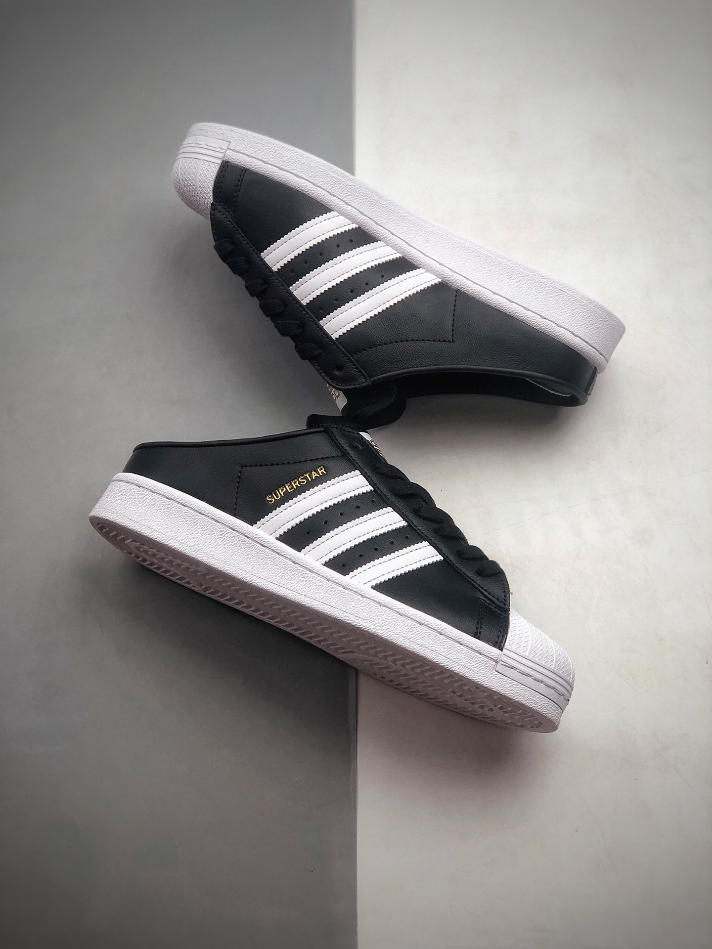 160 阿迪达斯Adidas AD Originals SUPERSTAR W 贝壳头半拖 一脚蹬 懒人鞋  经典百搭休闲运动一脚蹬小白板鞋 FX0528