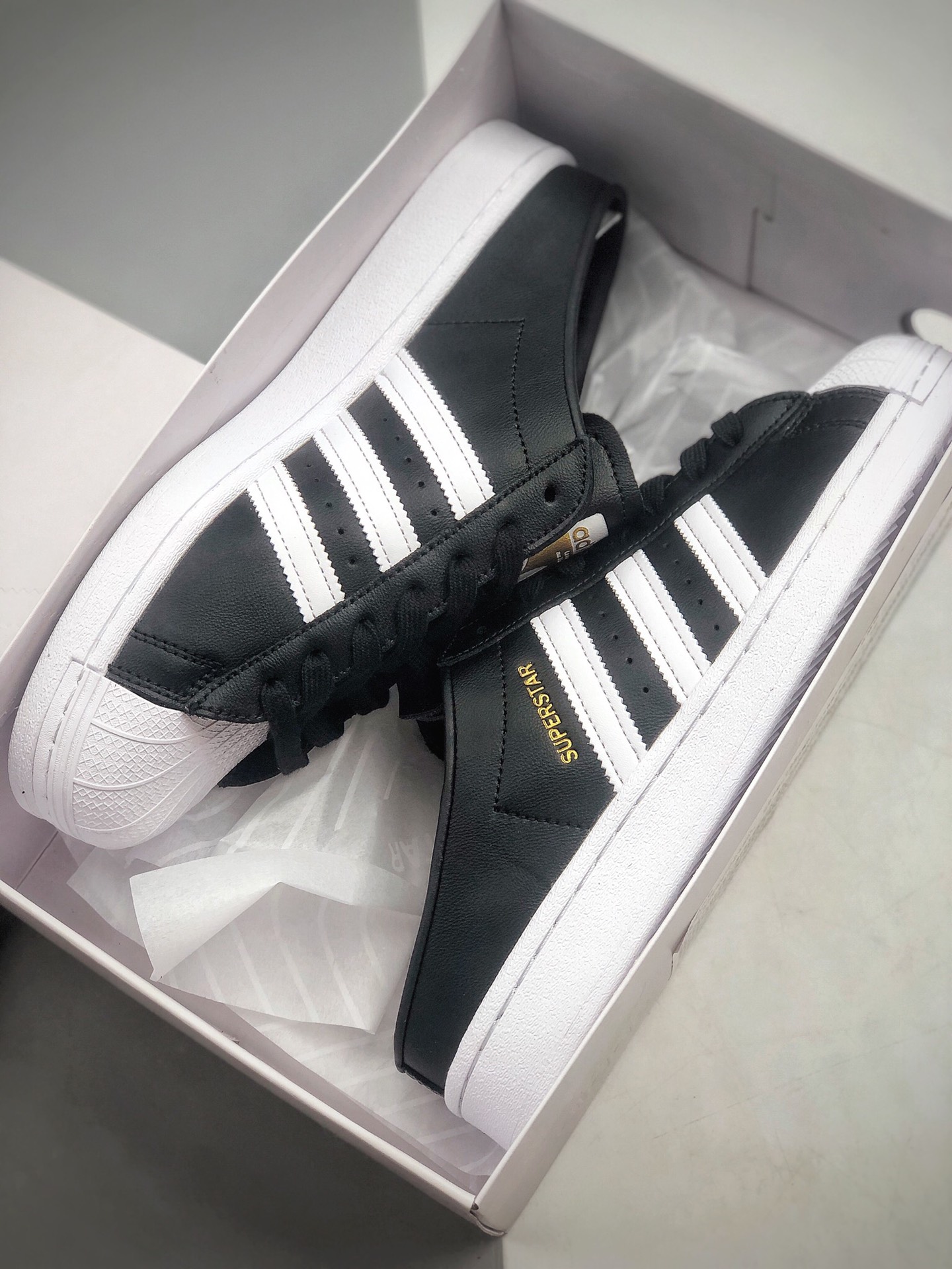 160 阿迪达斯Adidas AD Originals SUPERSTAR W 贝壳头半拖 一脚蹬 懒人鞋  经典百搭休闲运动一脚蹬小白板鞋 FX0528
