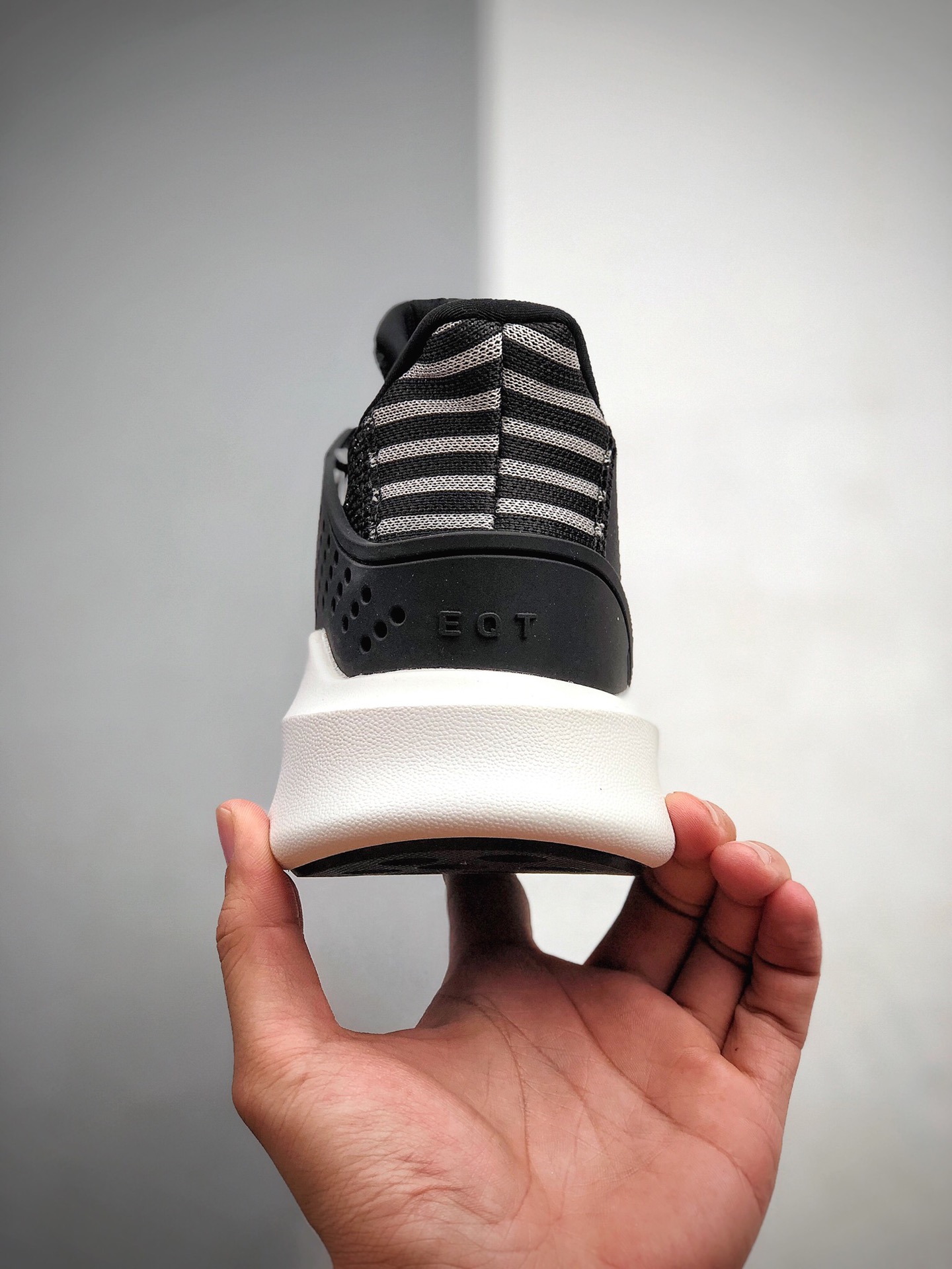 180 EVA轻量高弹大底三叶草新品Adidas EQT Basketball ADV 系列街头篮球短筒针织慢跑鞋