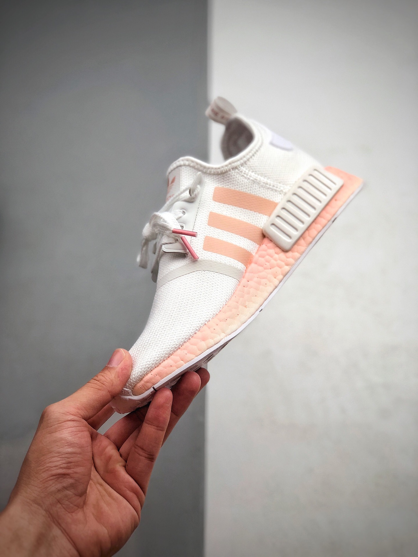 200 Adidas Boost NMD  R1 系列 弹力针鞋织面 原高装弹BOOST颗大粒底