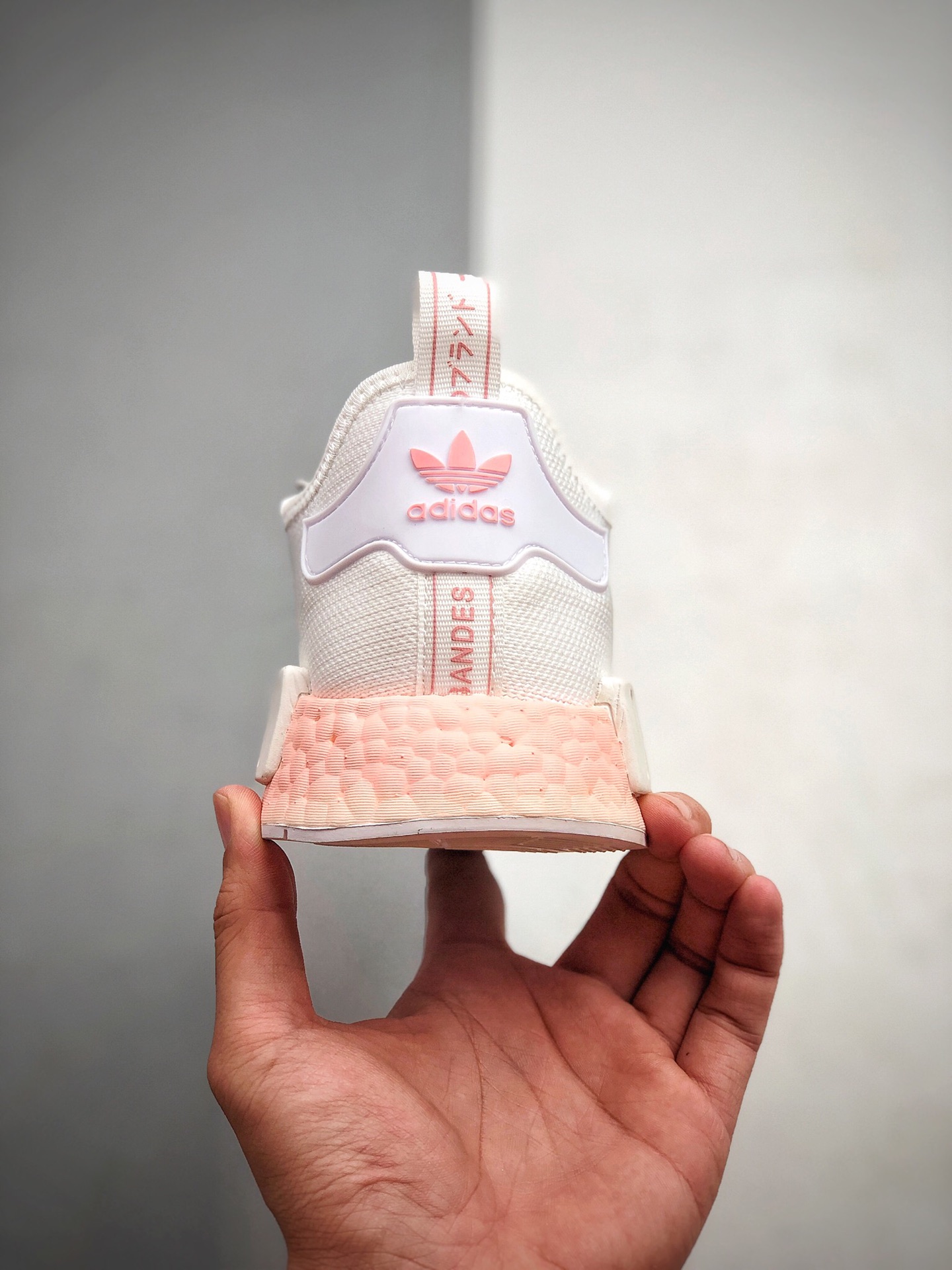 200 Adidas Boost NMD  R1 系列 弹力针鞋织面 原高装弹BOOST颗大粒底
