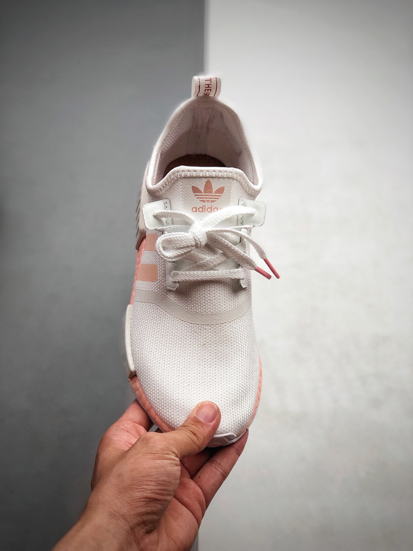 200 Adidas Boost NMD  R1 系列 弹力针鞋织面 原高装弹BOOST颗大粒底