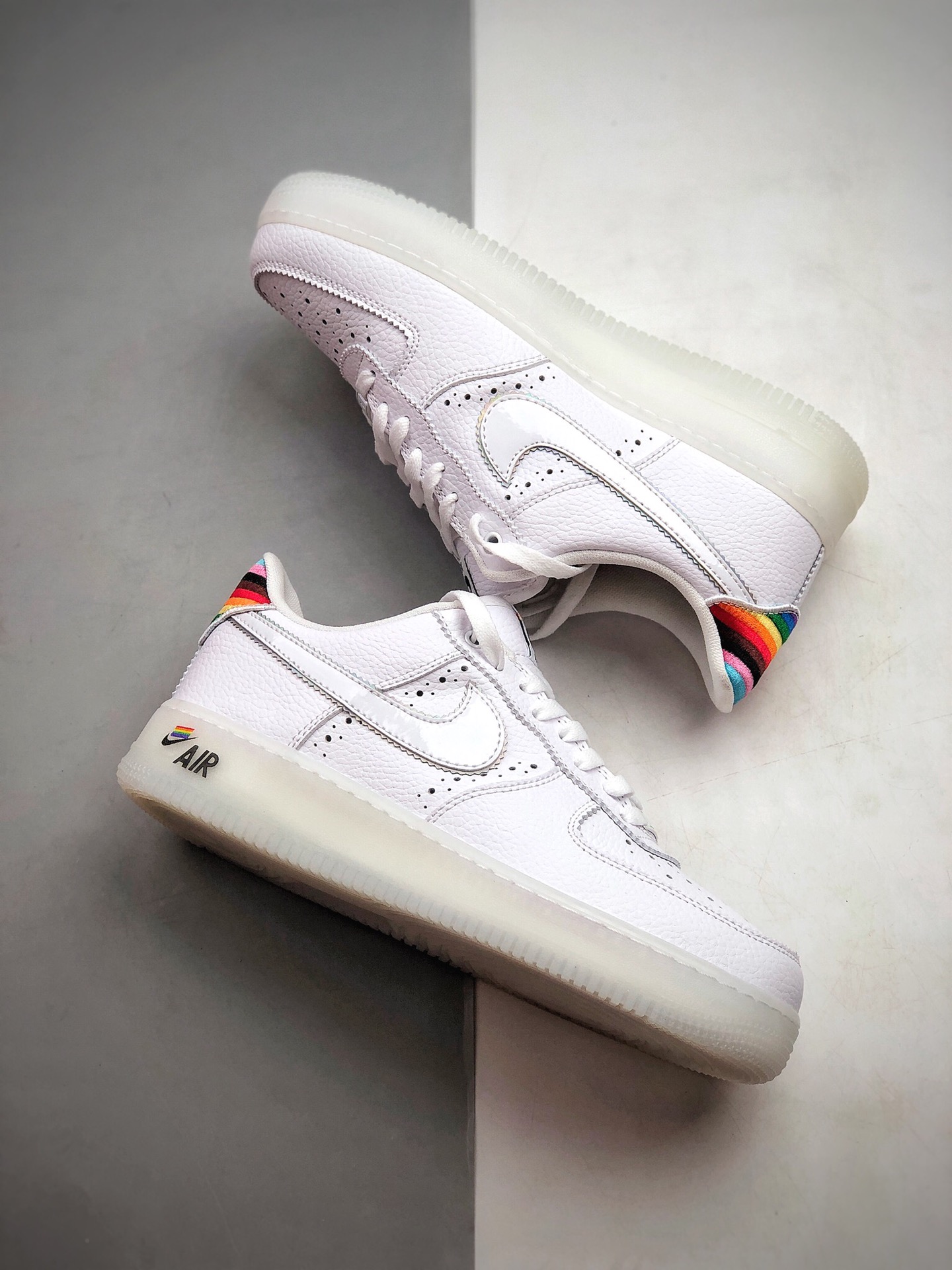230 公司级 耐克空军一号 AF1 休闲板鞋 Nike Air Force 1 Betrue 彩虹CV0258-100