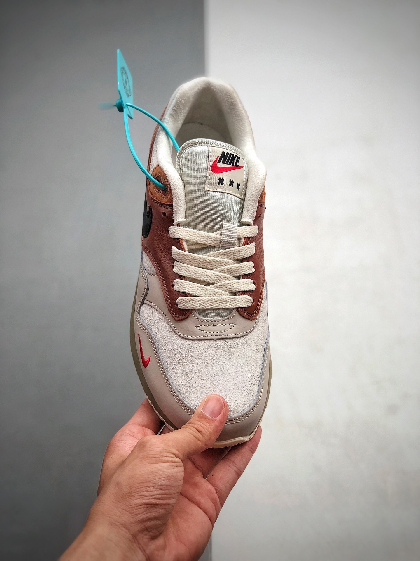 200  Nike Air Mix 1阿姆斯特丹城市公园 Nike air max1由 Tinker hatfield和 Mark Parker在1987年设计CV1638-200