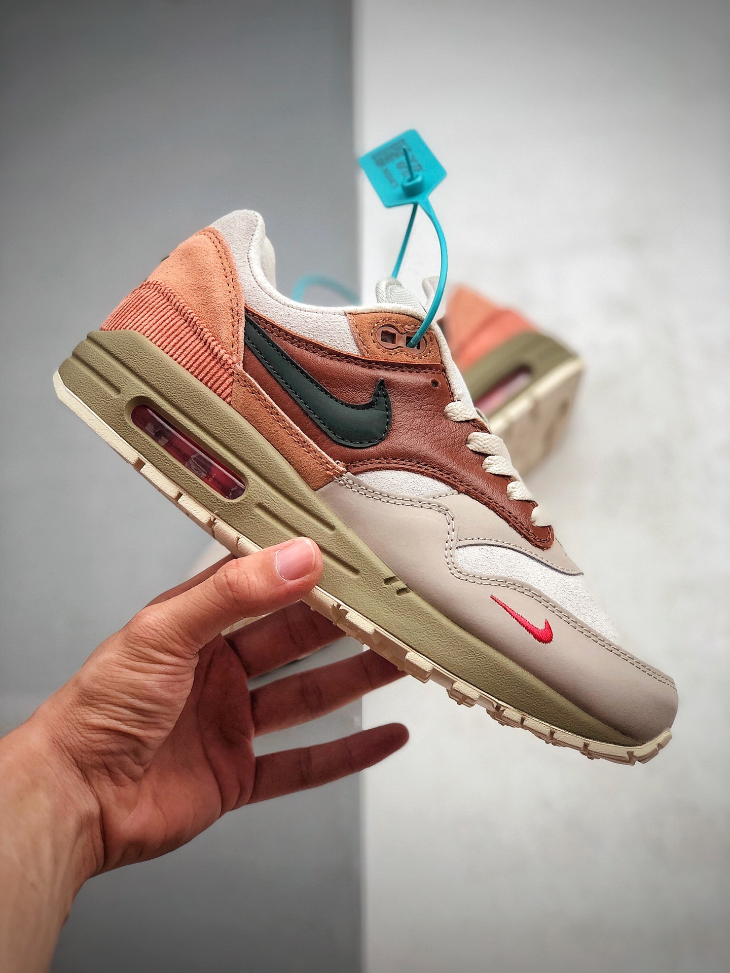 200  Nike Air Mix 1阿姆斯特丹城市公园 Nike air max1由 Tinker hatfield和 Mark Parker在1987年设计CV1638-200