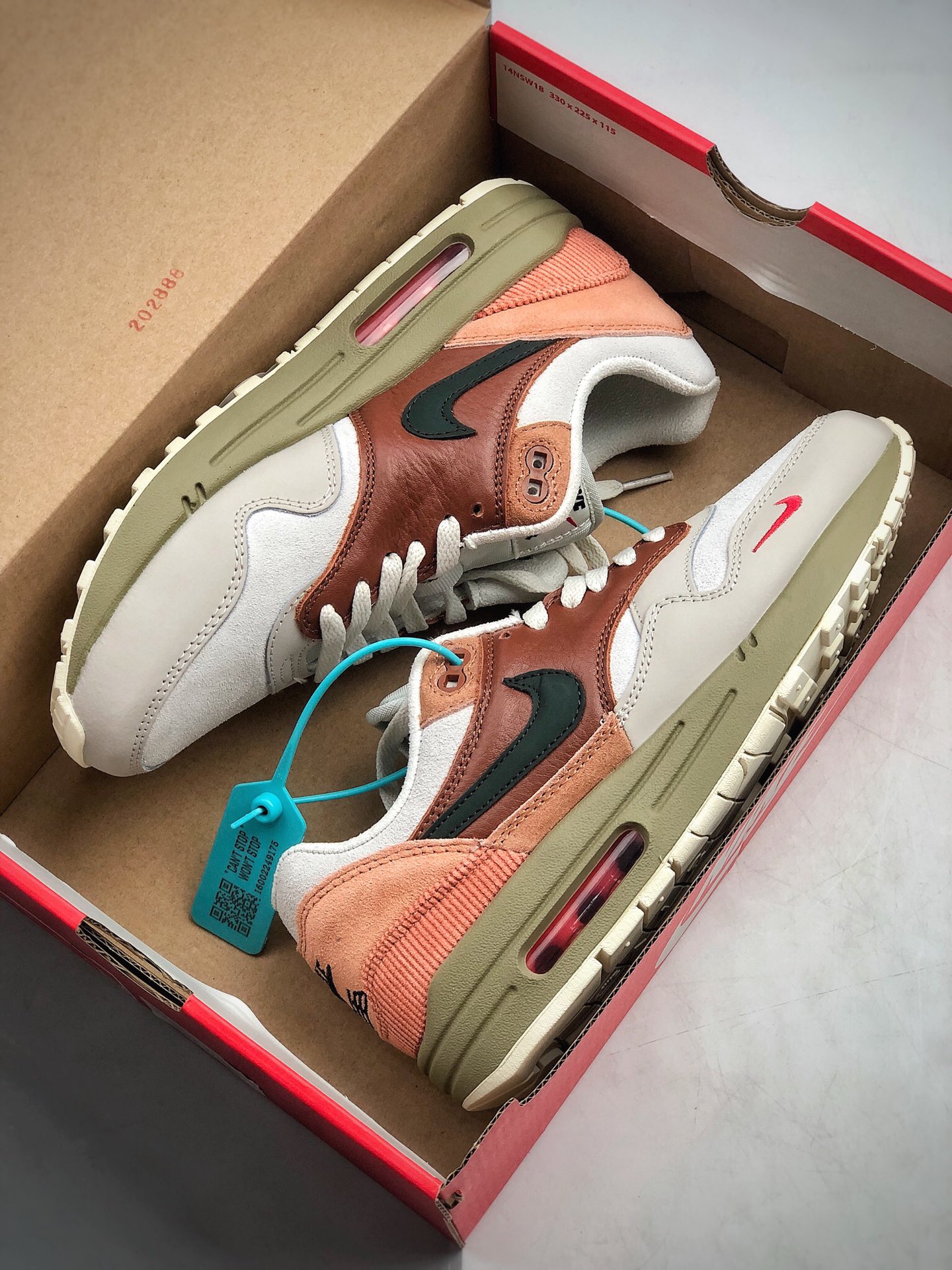 200  Nike Air Mix 1阿姆斯特丹城市公园 Nike air max1由 Tinker hatfield和 Mark Parker在1987年设计CV1638-200