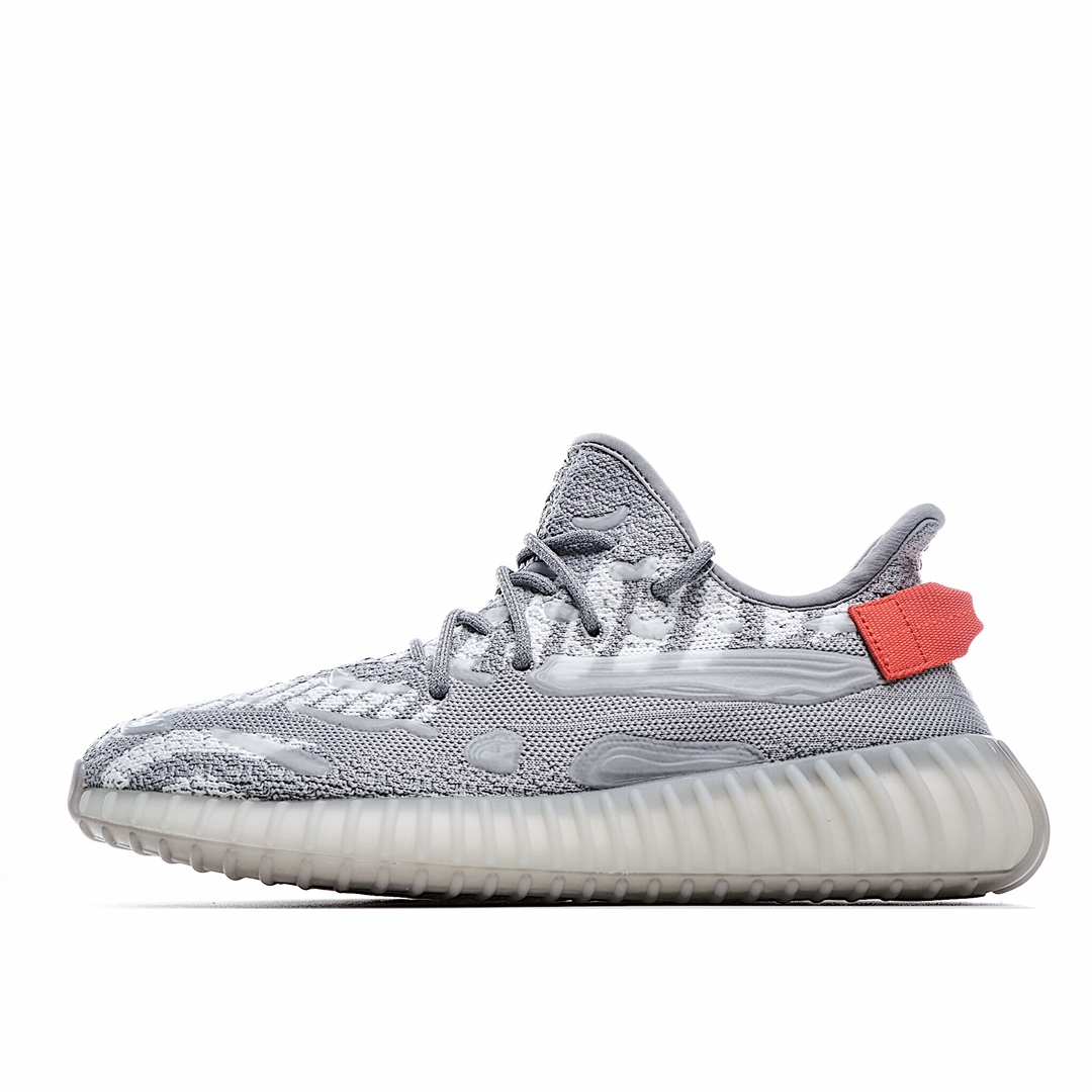 H0 椰子三代 夜光3M反光系列 侃爷再度联乘Adidas Yeezy Boost 350 V3 百搭轻便爆米花中底休闲运动慢跑鞋。鞋面上不规则的花纹，潮流气息十足，搭载Boost 中底吸睛力满满。原厂纱线飞织原面德国进口机台针织成型真巴斯夫爆米花材质原纸板原档案原楦头开模打造官方