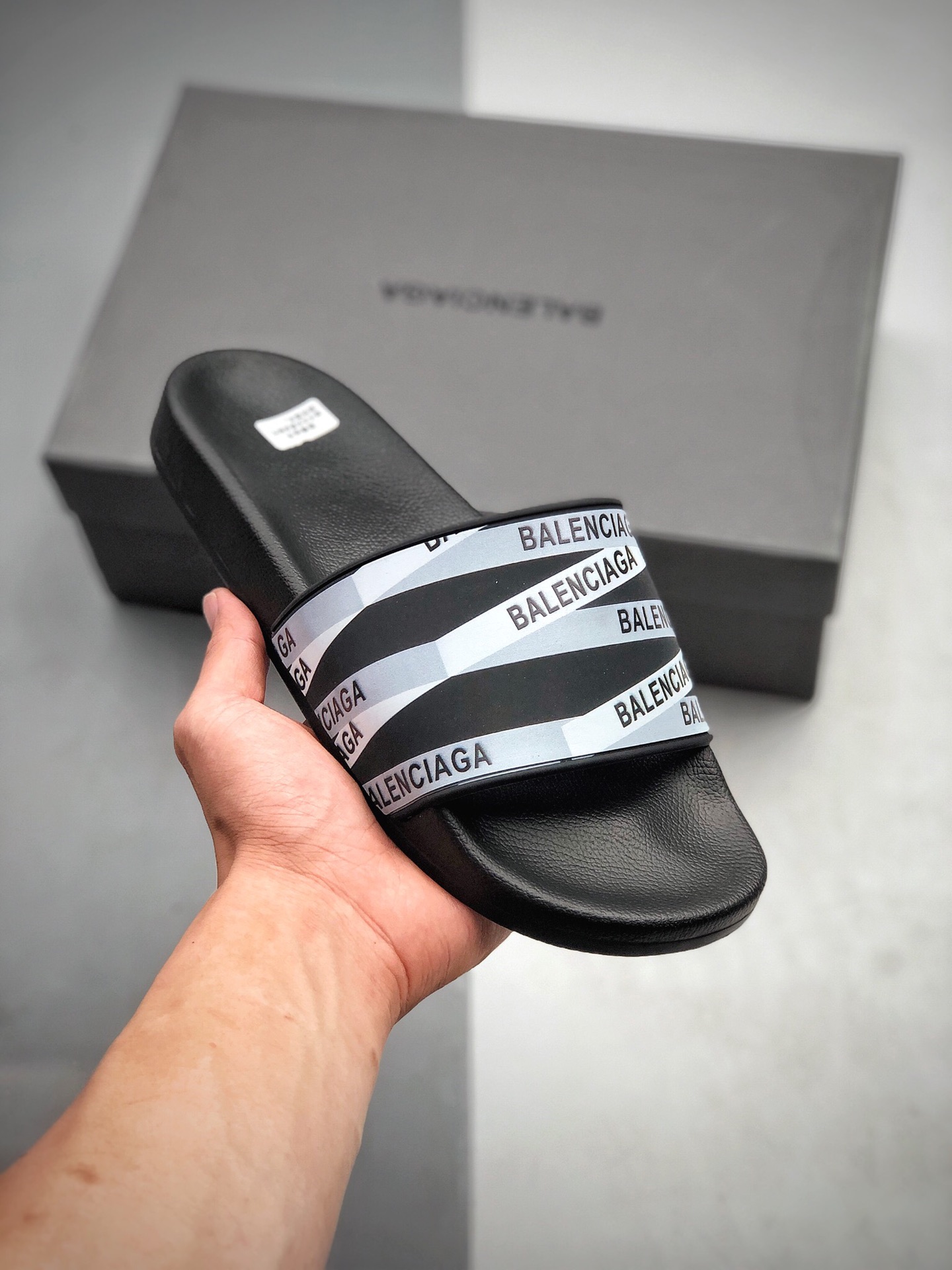 120  Balenciaga Logo Pool Slides 夏季时装周 2020ss新品