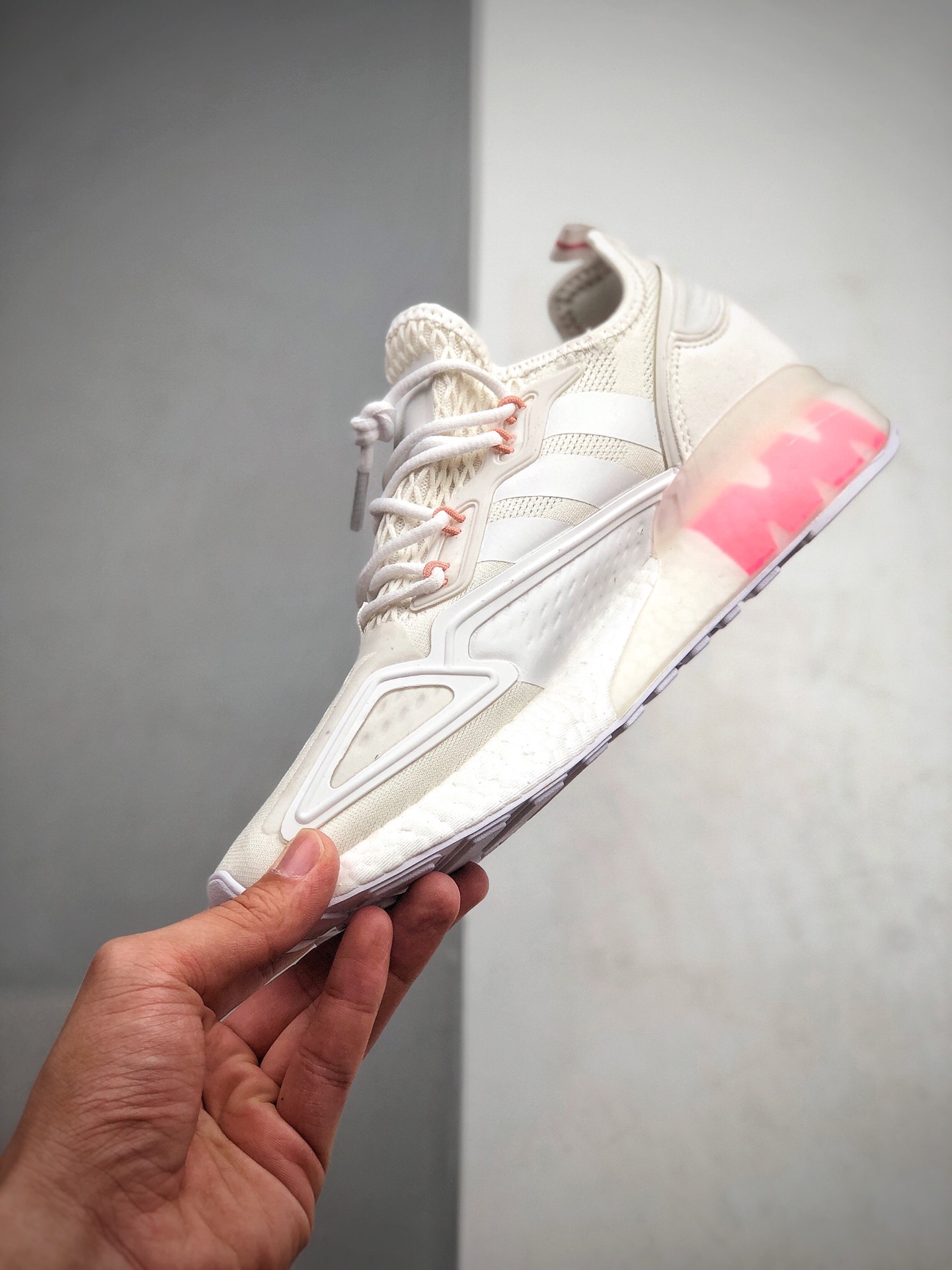 250  阿迪达斯 缓震跑鞋 白粉色 易烊千玺同款 Adidas Originals ZX 2K Boost 全新爆米花缓震休闲运动跑鞋FV8983