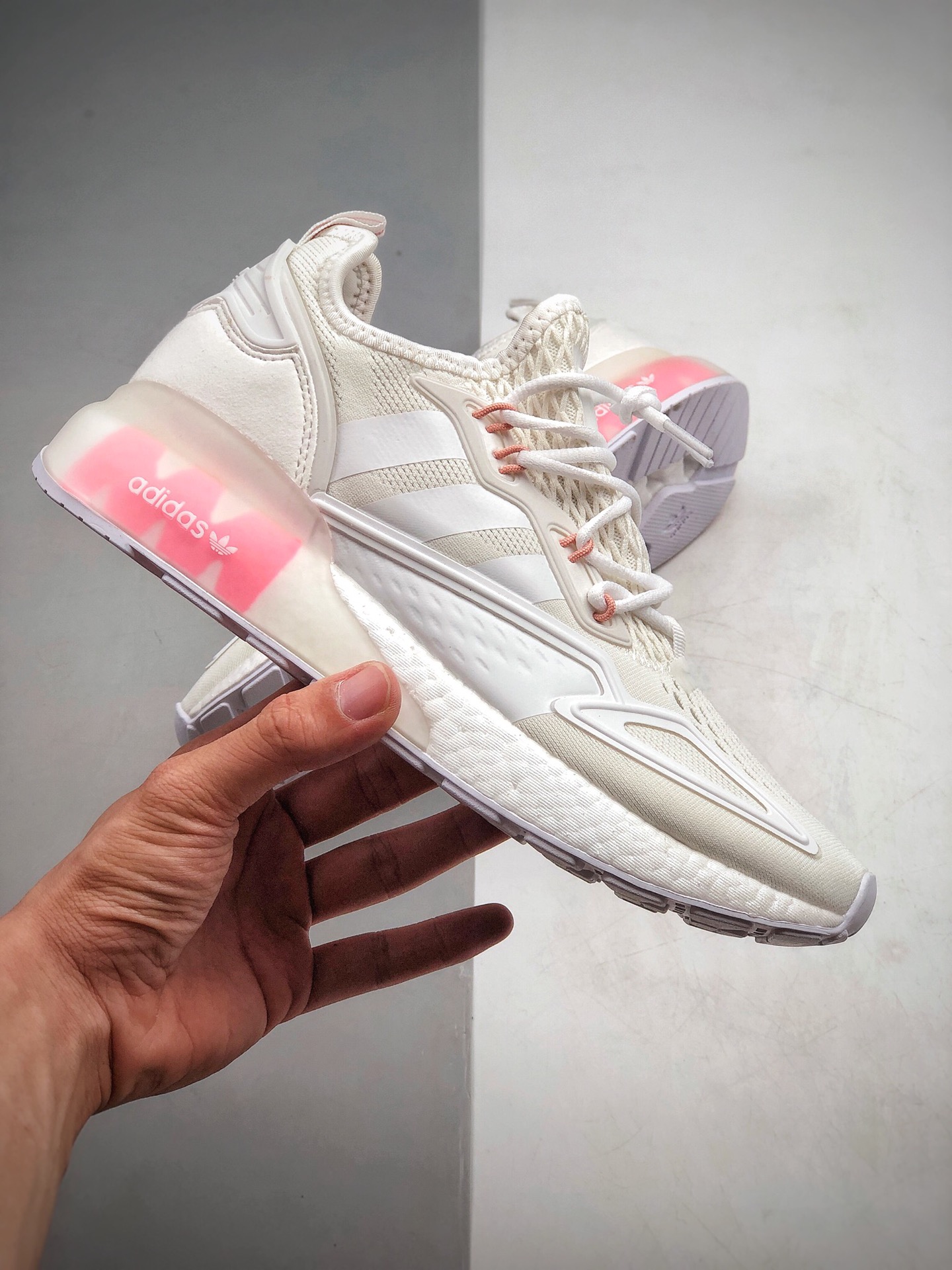 250  阿迪达斯 缓震跑鞋 白粉色 易烊千玺同款 Adidas Originals ZX 2K Boost 全新爆米花缓震休闲运动跑鞋FV8983