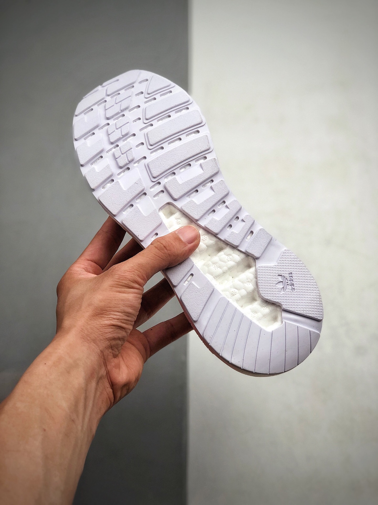 250  阿迪达斯 缓震跑鞋 白粉色 易烊千玺同款 Adidas Originals ZX 2K Boost 全新爆米花缓震休闲运动跑鞋FV8983