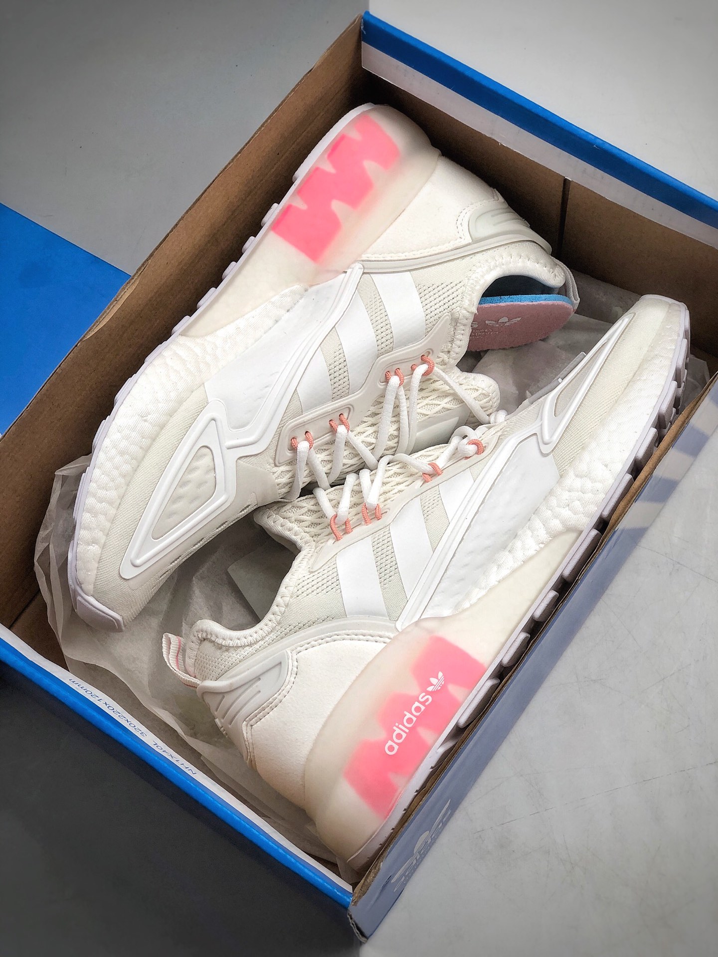250  阿迪达斯 缓震跑鞋 白粉色 易烊千玺同款 Adidas Originals ZX 2K Boost 全新爆米花缓震休闲运动跑鞋FV8983