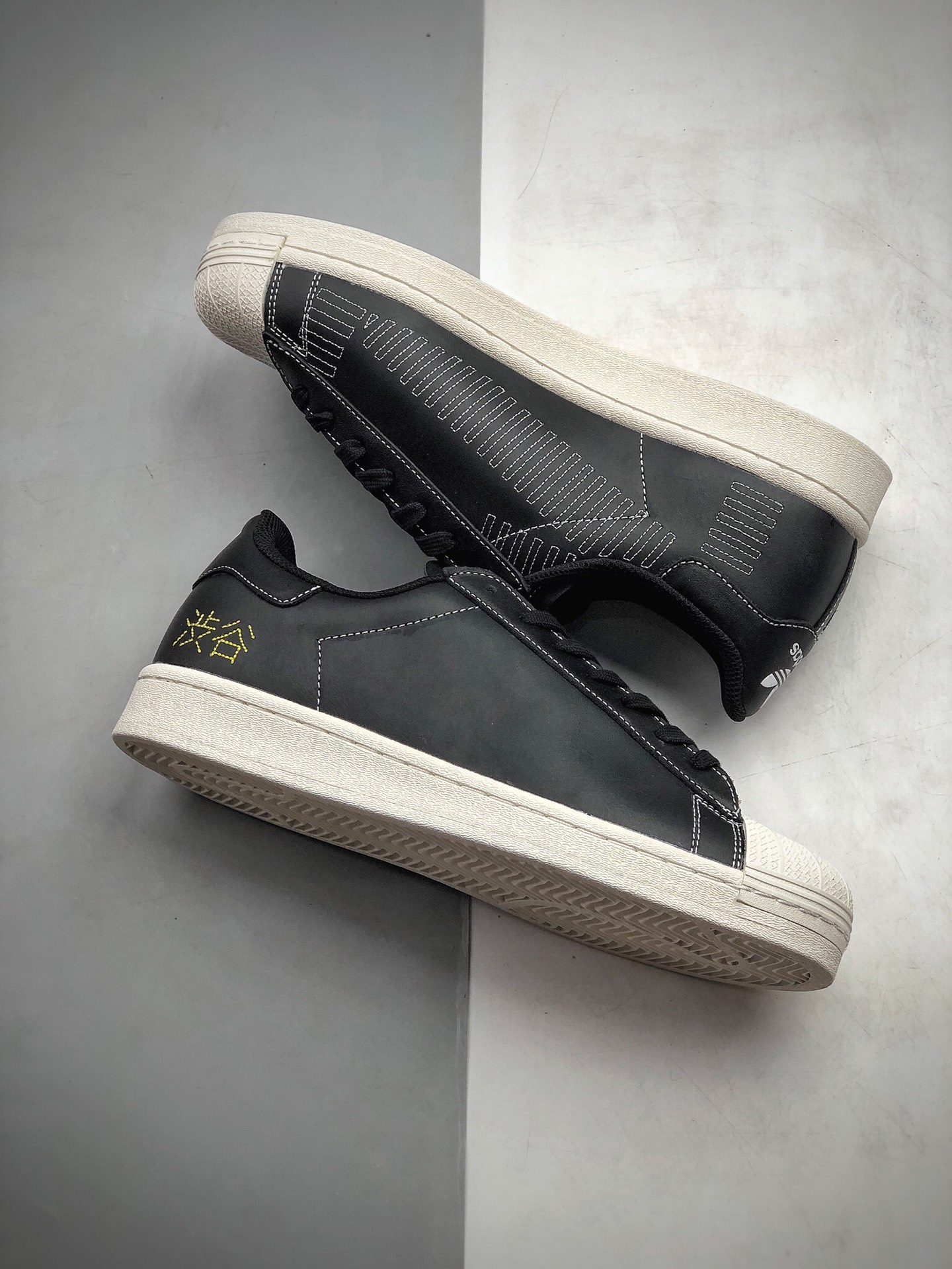 200  韩国原单 Adidas Originals SUPERSTAR W 日本涩谷奢侈品联名贝壳头 FV2833