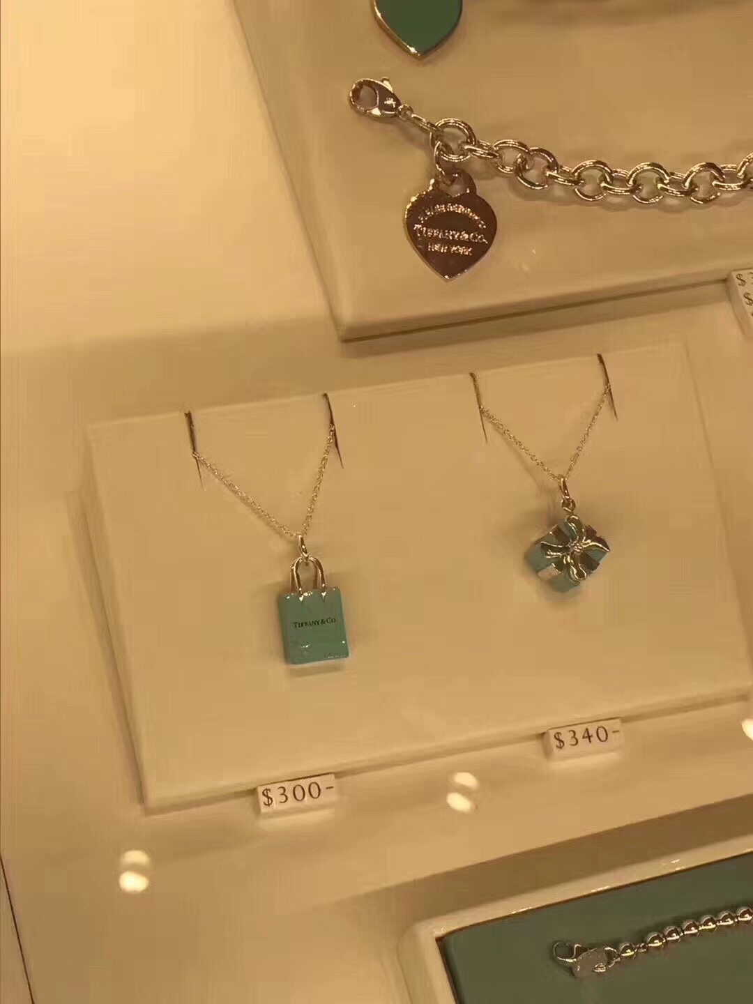 NO:103752,T-home blue gift box necklace, made in 925 sterling silver [hug] [hug] is a classic work of T-home T-home!  Every little girl hopes to receive a gift from Tiffany Blue [kiss] [kiss], Tiffany necklace, tiffany, necklace, pure silver19860909T家蓝色礼物盒项链,通体925纯银制作[拥抱][拥抱]是T家蒂夫尼的经典作品！每个小女生都希望能收到蒂芙尼蓝的礼物[亲亲][亲亲],蒂芙尼项链,tiffany,necklace,pure silver,Jewelry