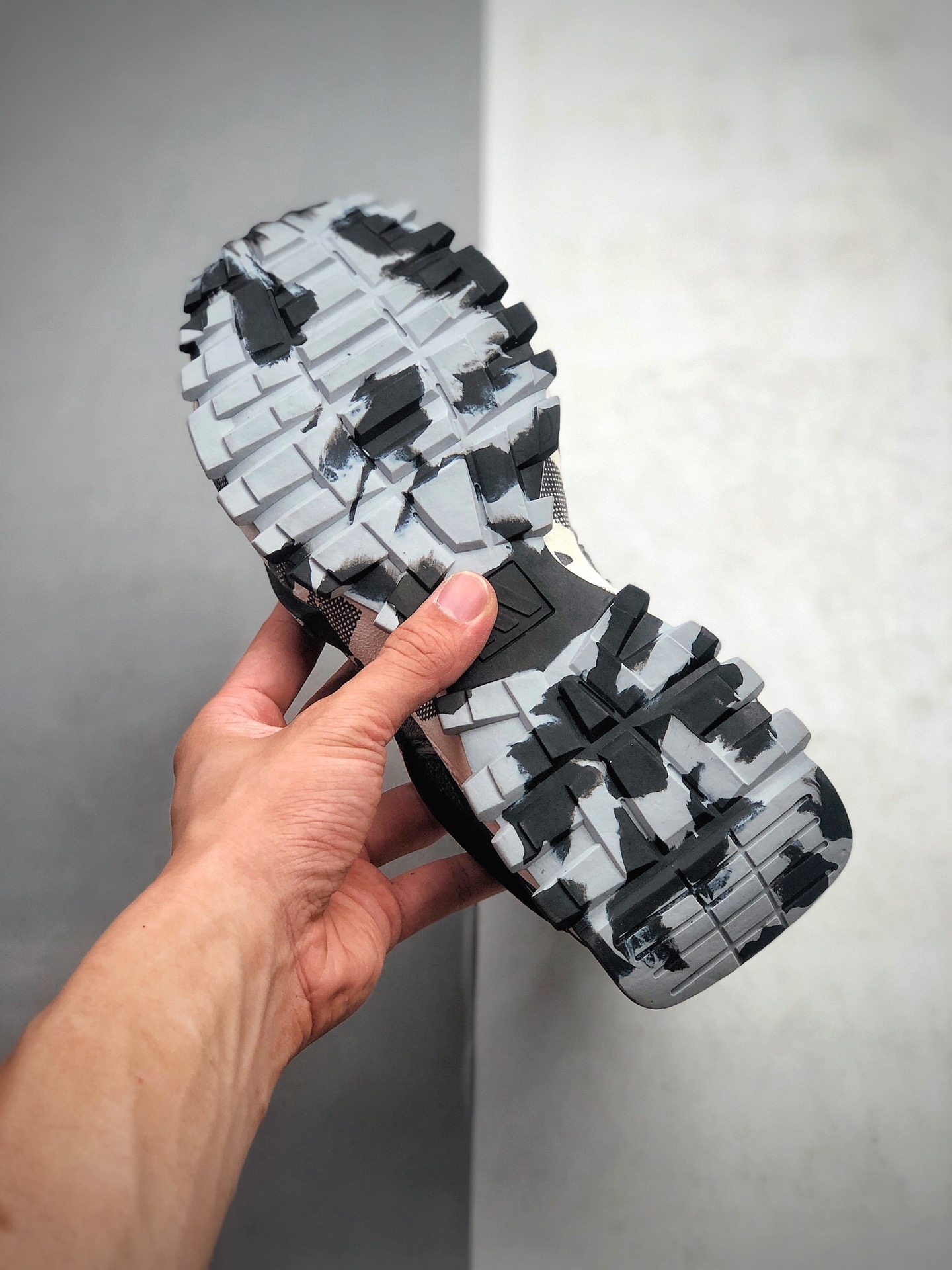 230 公司级阿迪达斯/ADIDAS OFF-VHITO CR/LW 高弹性飞织运动鞋男时尚韩版室外跑步鞋春夏季网面旅游鞋子 EF6606