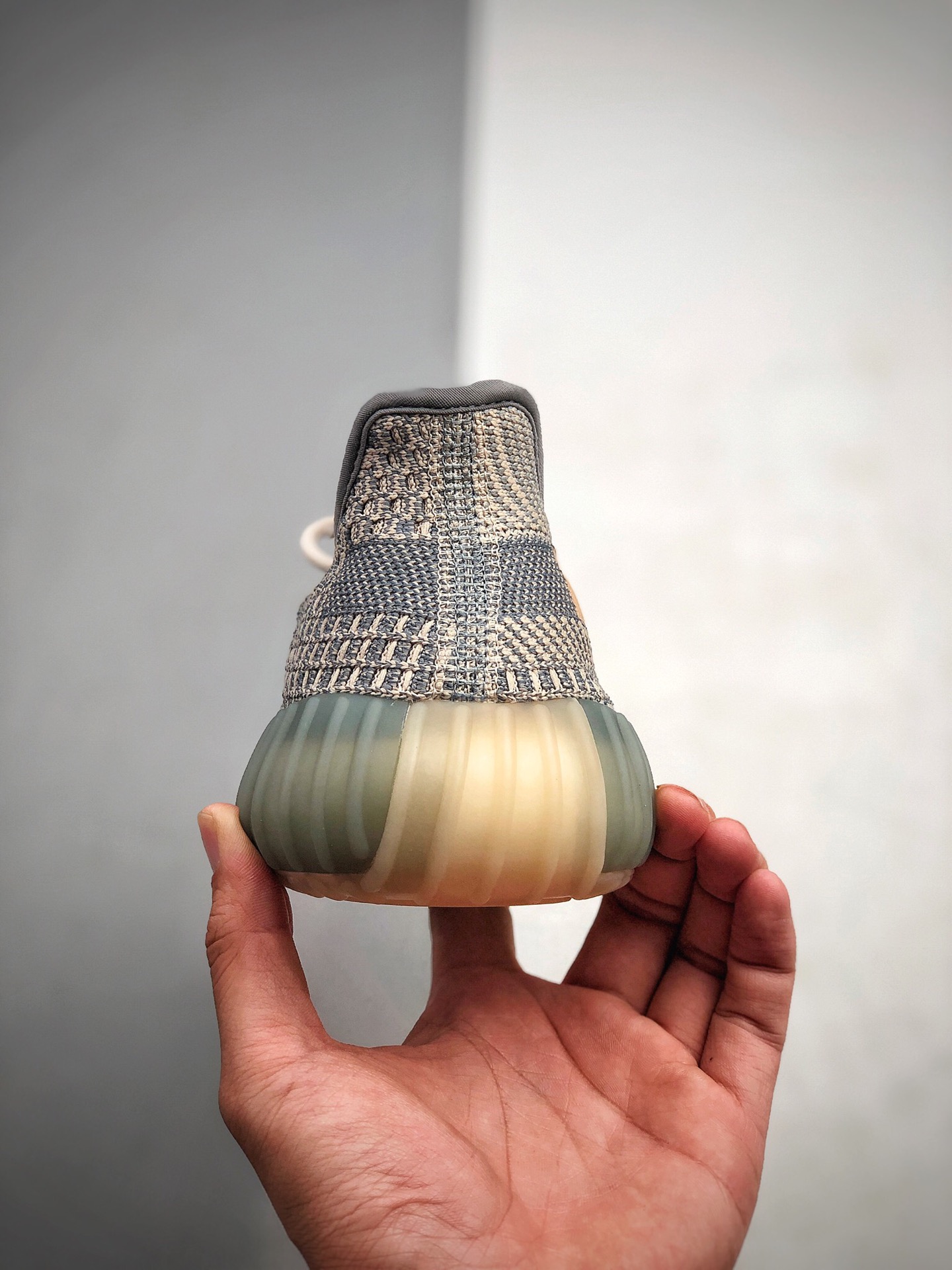 340  K13版本 独家首发   里外都能扫码 新配色首发 Yeezy 350V2  侃爷椰子350新配色  货号：FZ5421