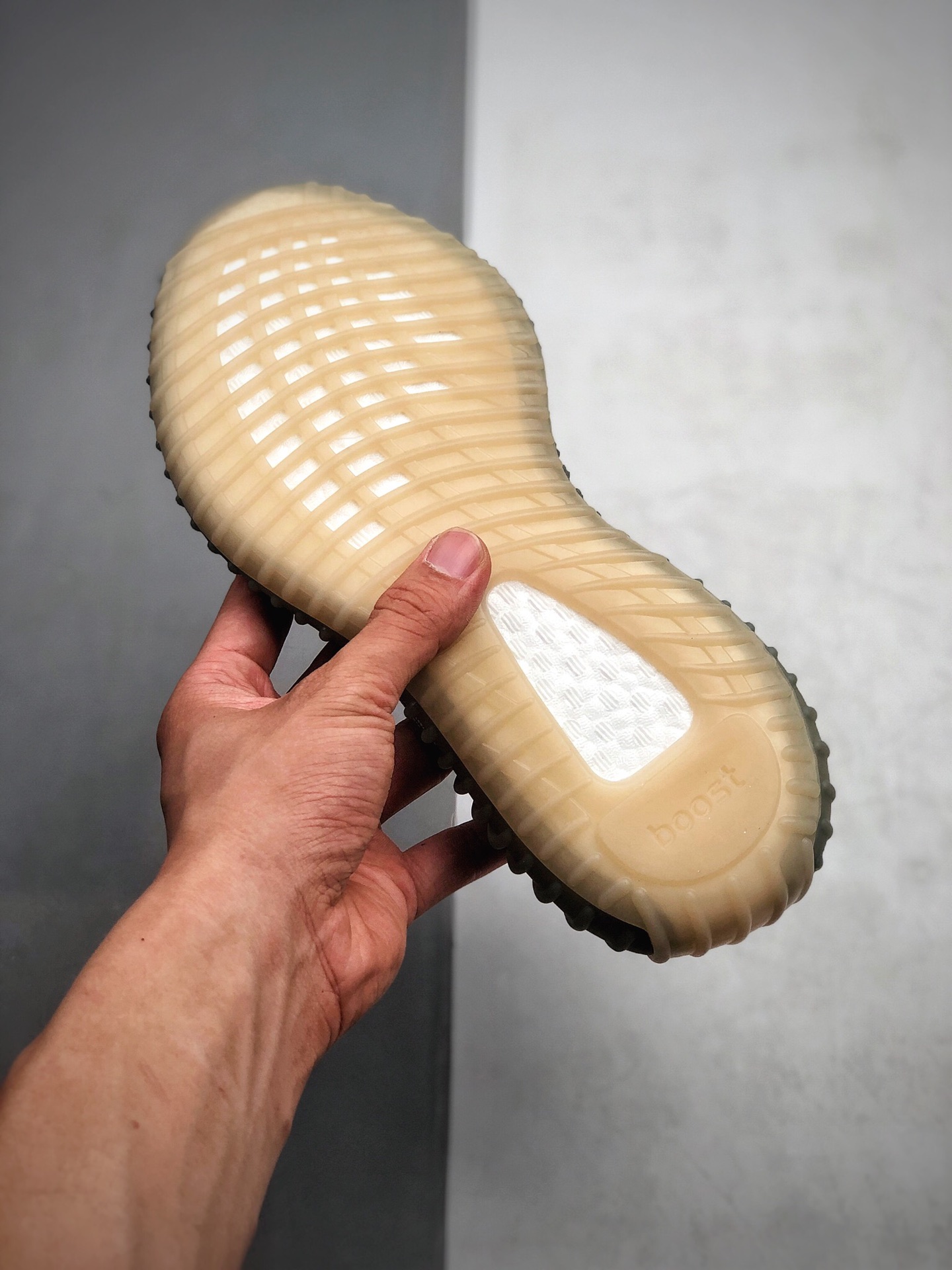 340  K13版本 独家首发   里外都能扫码 新配色首发 Yeezy 350V2  侃爷椰子350新配色  货号：FZ5421