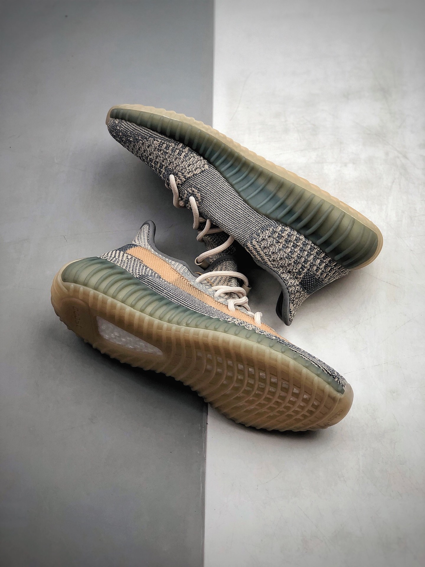340  K13版本 独家首发   里外都能扫码 新配色首发 Yeezy 350V2  侃爷椰子350新配色  货号：FZ5421