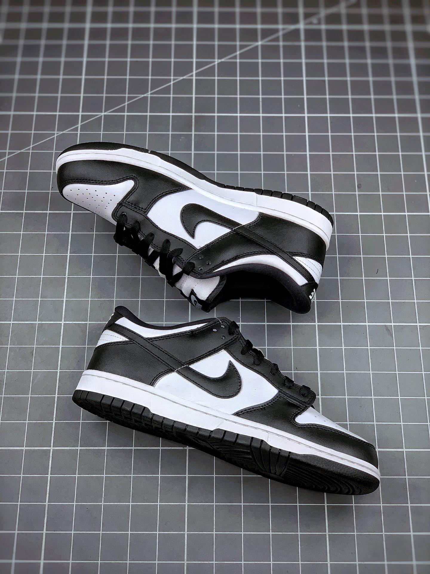 dunk low panda 37 5