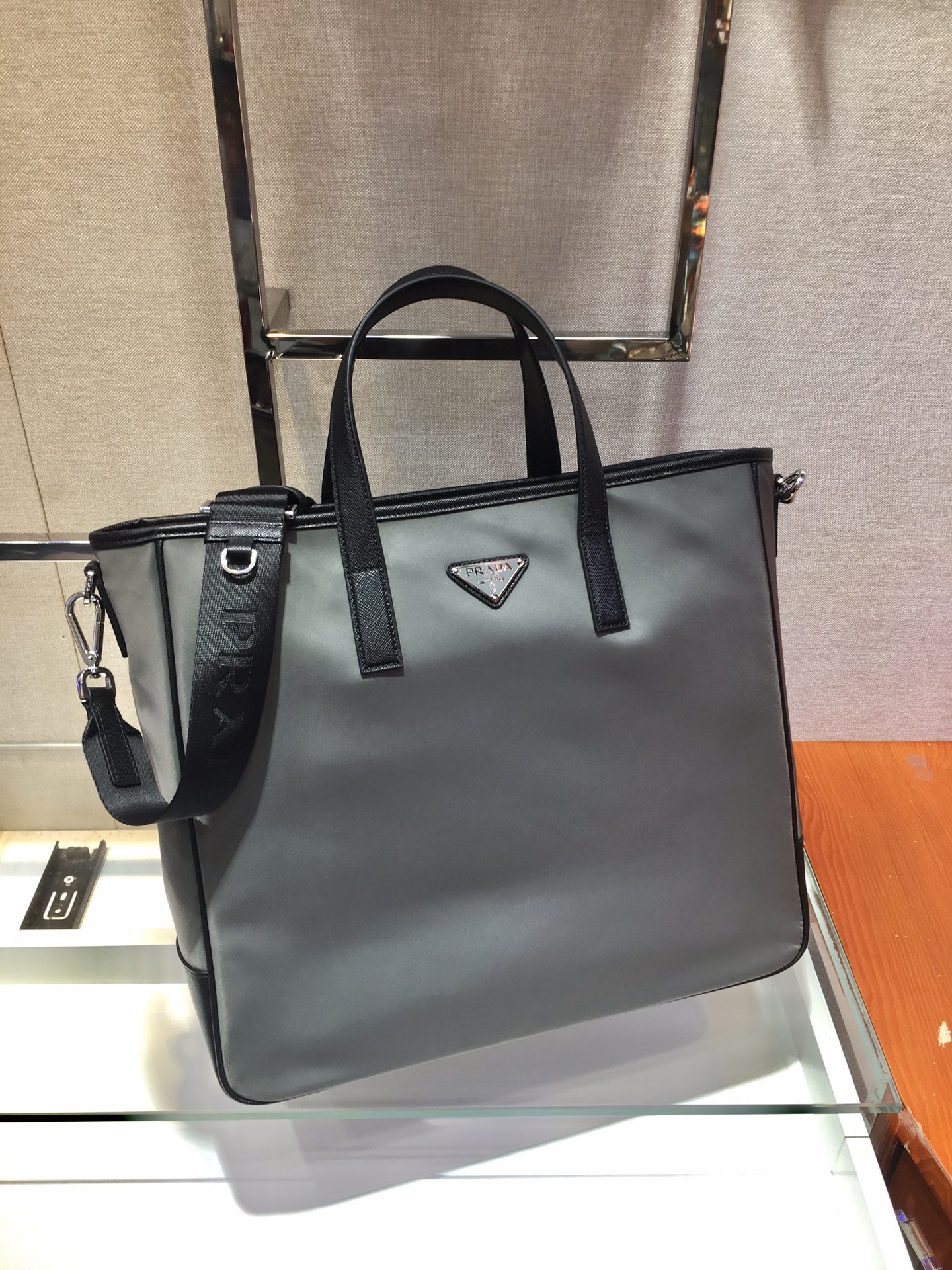 PRADA普拉达进口尼龙布料最新款购物袋2VG064
