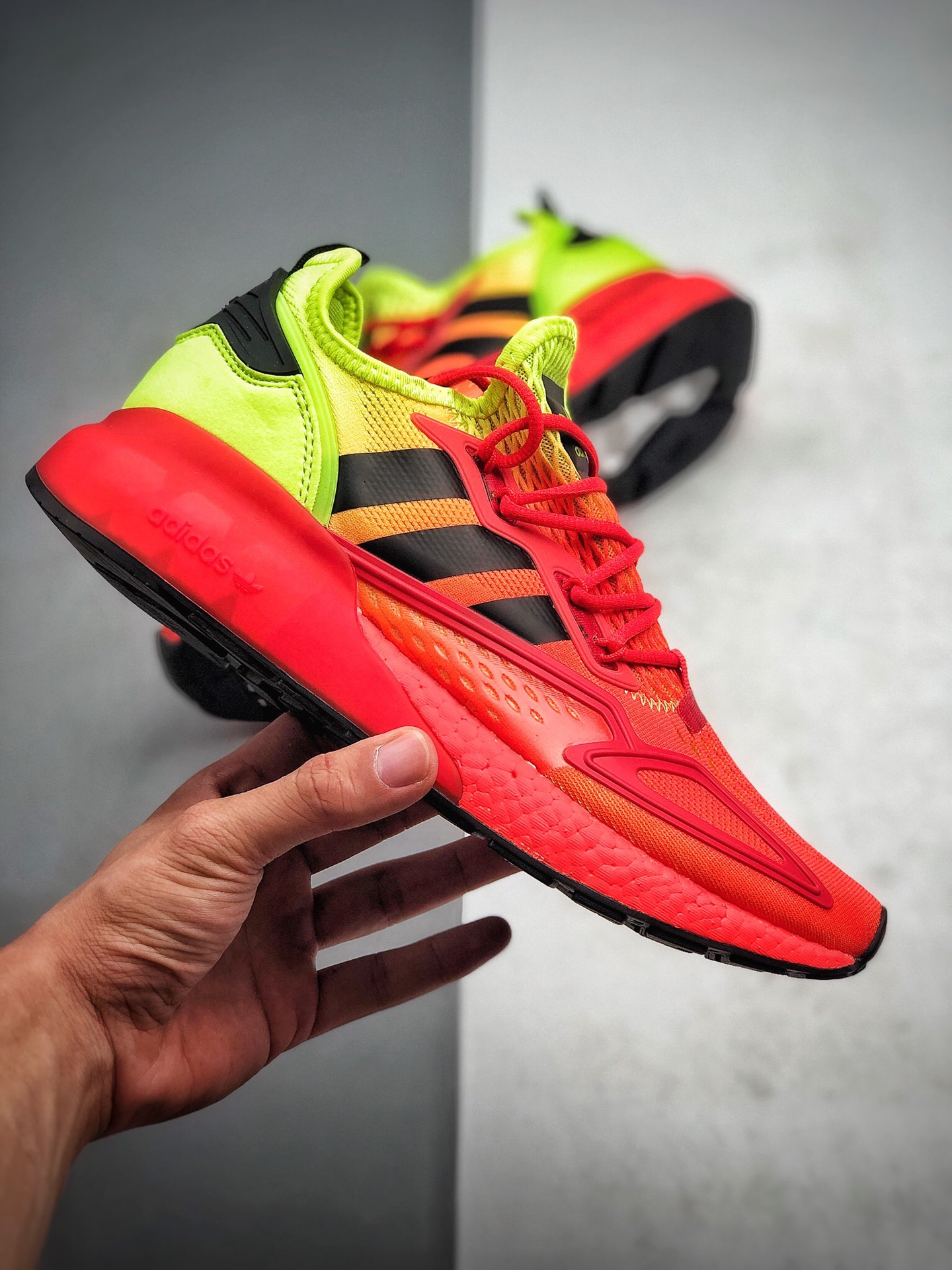 250  阿迪达斯 缓震跑鞋 易烊千玺同款 Adidas Originals ZX 2K Boost 全新爆米花缓震休闲运动跑鞋货号：FW0482