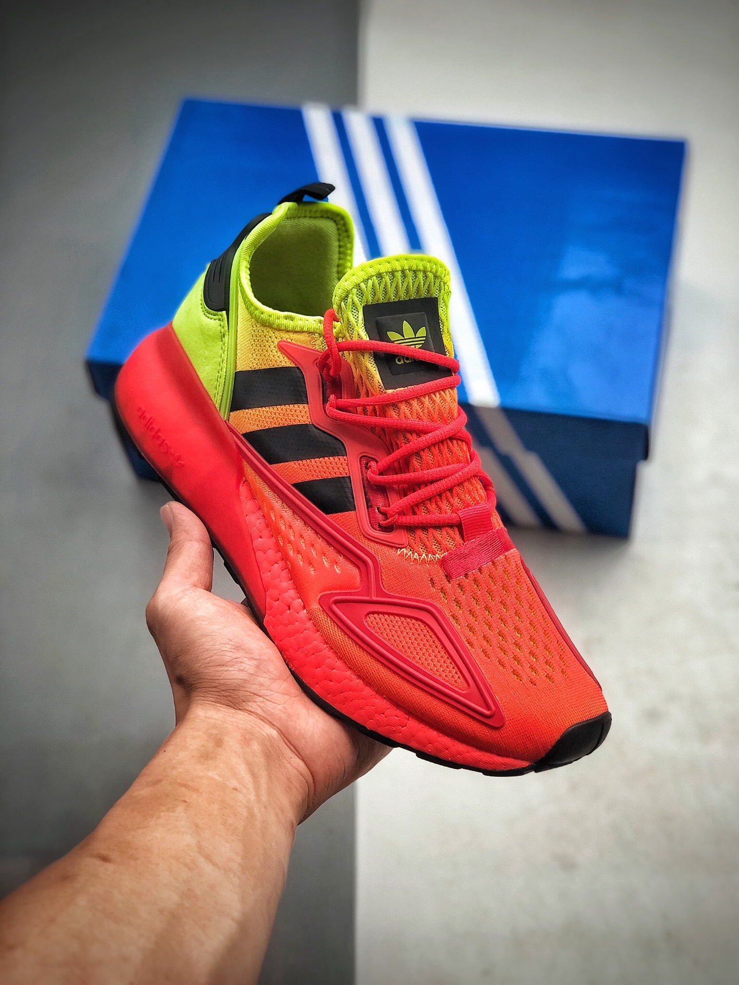 250  阿迪达斯 缓震跑鞋 易烊千玺同款 Adidas Originals ZX 2K Boost 全新爆米花缓震休闲运动跑鞋货号：FW0482