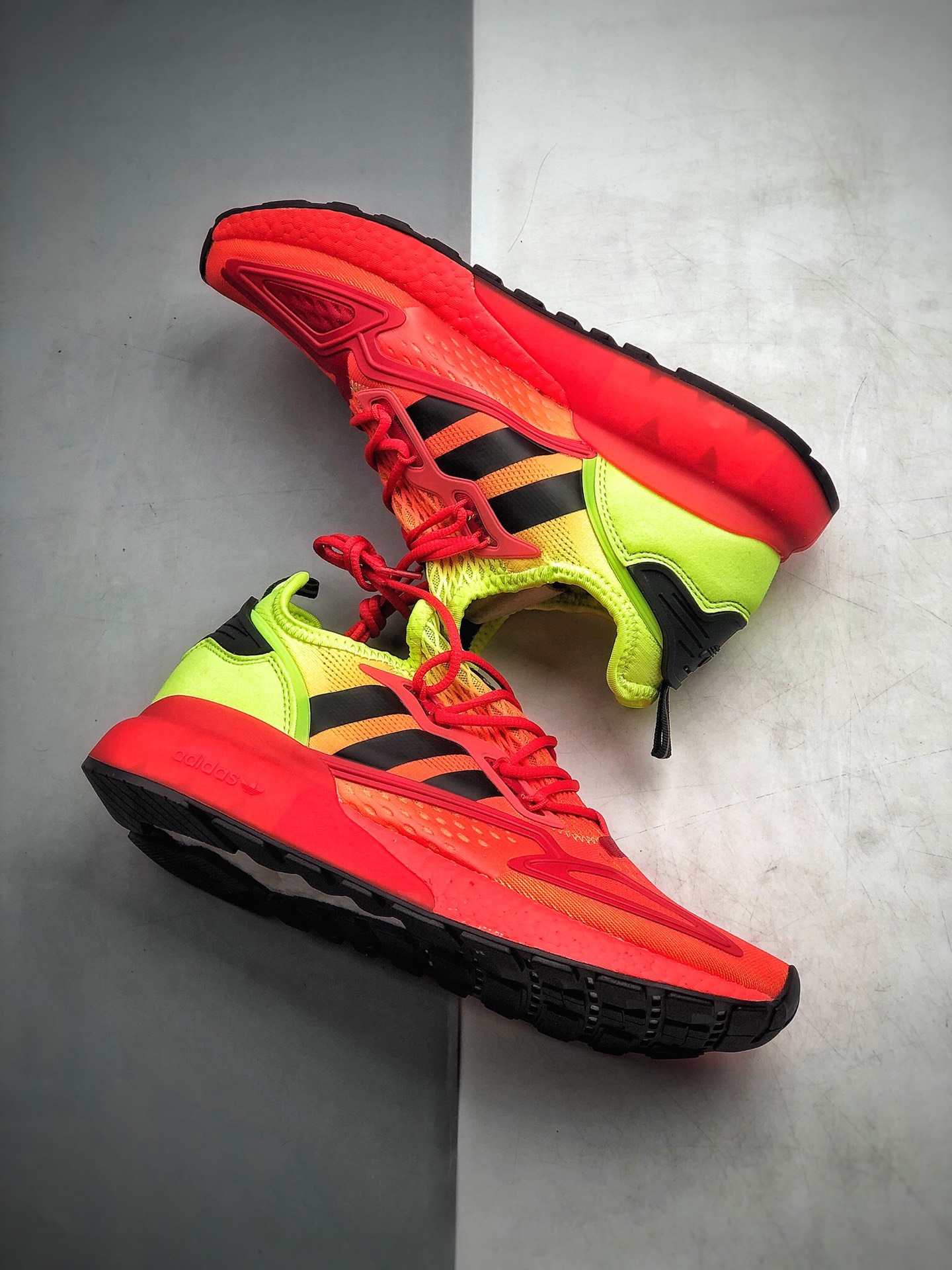 250  阿迪达斯 缓震跑鞋 易烊千玺同款 Adidas Originals ZX 2K Boost 全新爆米花缓震休闲运动跑鞋货号：FW0482