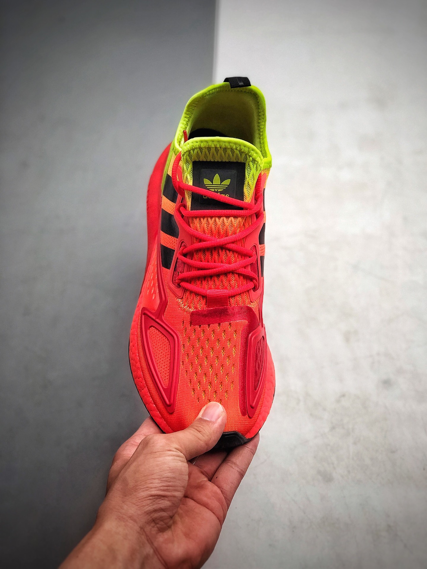250  阿迪达斯 缓震跑鞋 易烊千玺同款 Adidas Originals ZX 2K Boost 全新爆米花缓震休闲运动跑鞋货号：FW0482