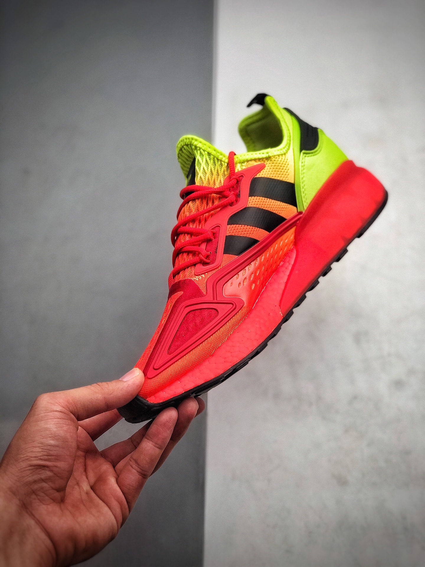 250  阿迪达斯 缓震跑鞋 易烊千玺同款 Adidas Originals ZX 2K Boost 全新爆米花缓震休闲运动跑鞋货号：FW0482