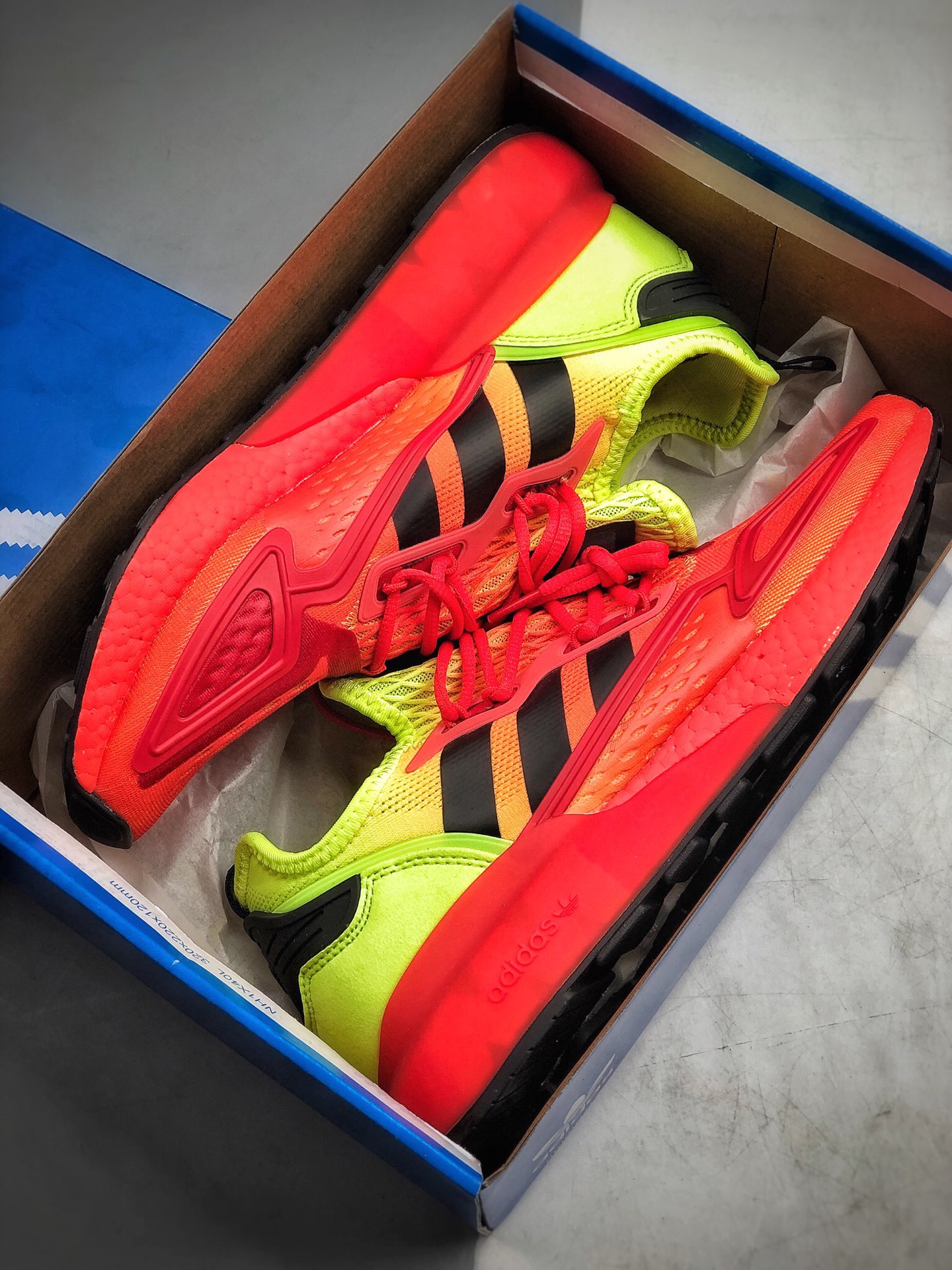 250  阿迪达斯 缓震跑鞋 易烊千玺同款 Adidas Originals ZX 2K Boost 全新爆米花缓震休闲运动跑鞋货号：FW0482