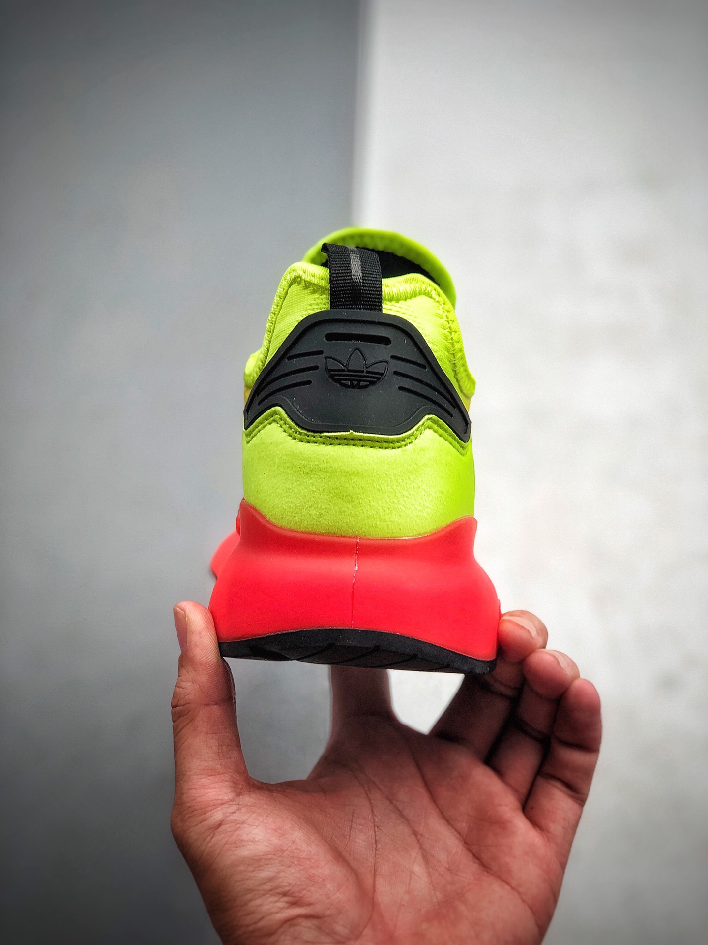 250  阿迪达斯 缓震跑鞋 易烊千玺同款 Adidas Originals ZX 2K Boost 全新爆米花缓震休闲运动跑鞋货号：FW0482